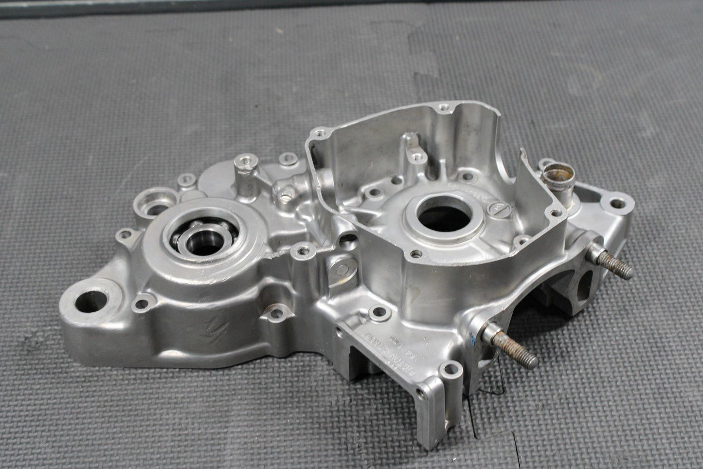 2000 SUZUKI RM125 99 - 00 OEM LEFT ENGINE MOTOR CRANKCASE CRANK CASES BLOCK - hggarage