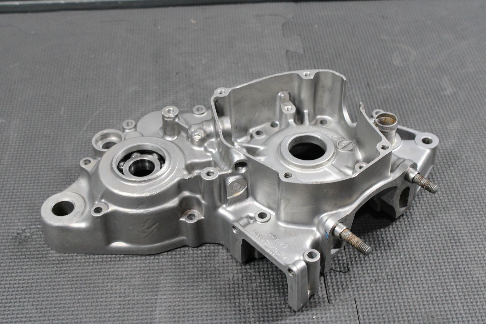 2000 SUZUKI RM125 99 - 00 OEM LEFT ENGINE MOTOR CRANKCASE CRANK CASES BLOCK - hggarage
