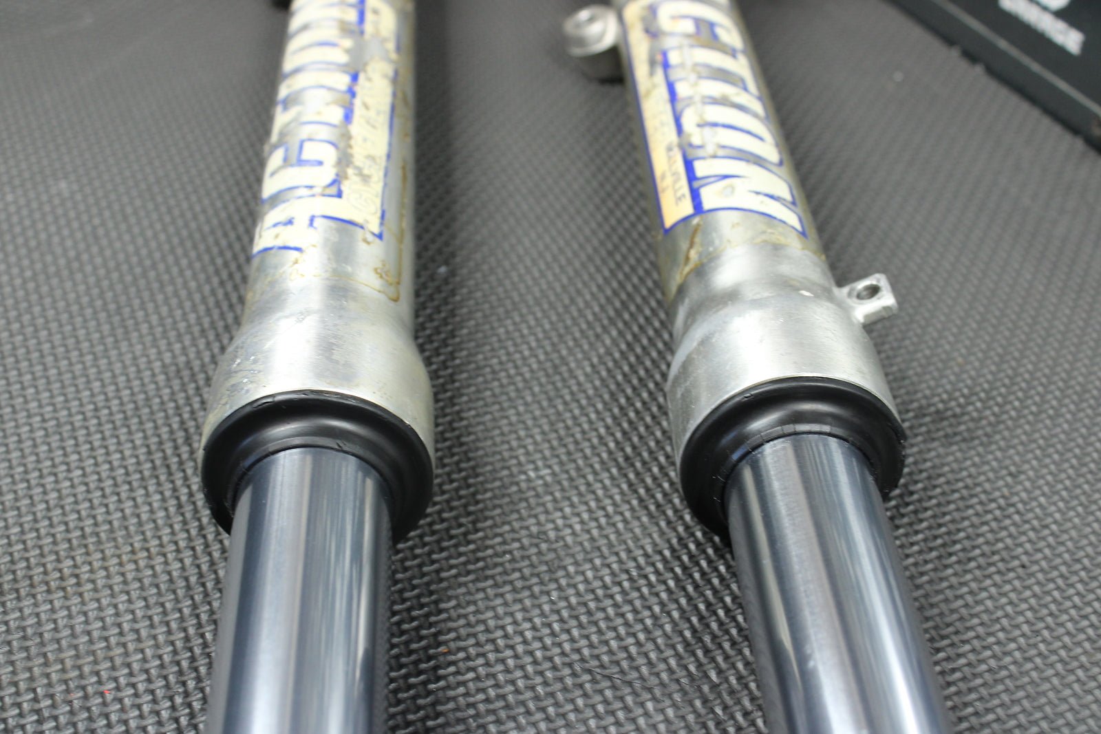 1993 HONDA CR80R OEM SHOWA RIGHT LEFT FRONT SUSPENSION FORKS SHOCKS 51400 - GS2 - 62 - hggarage