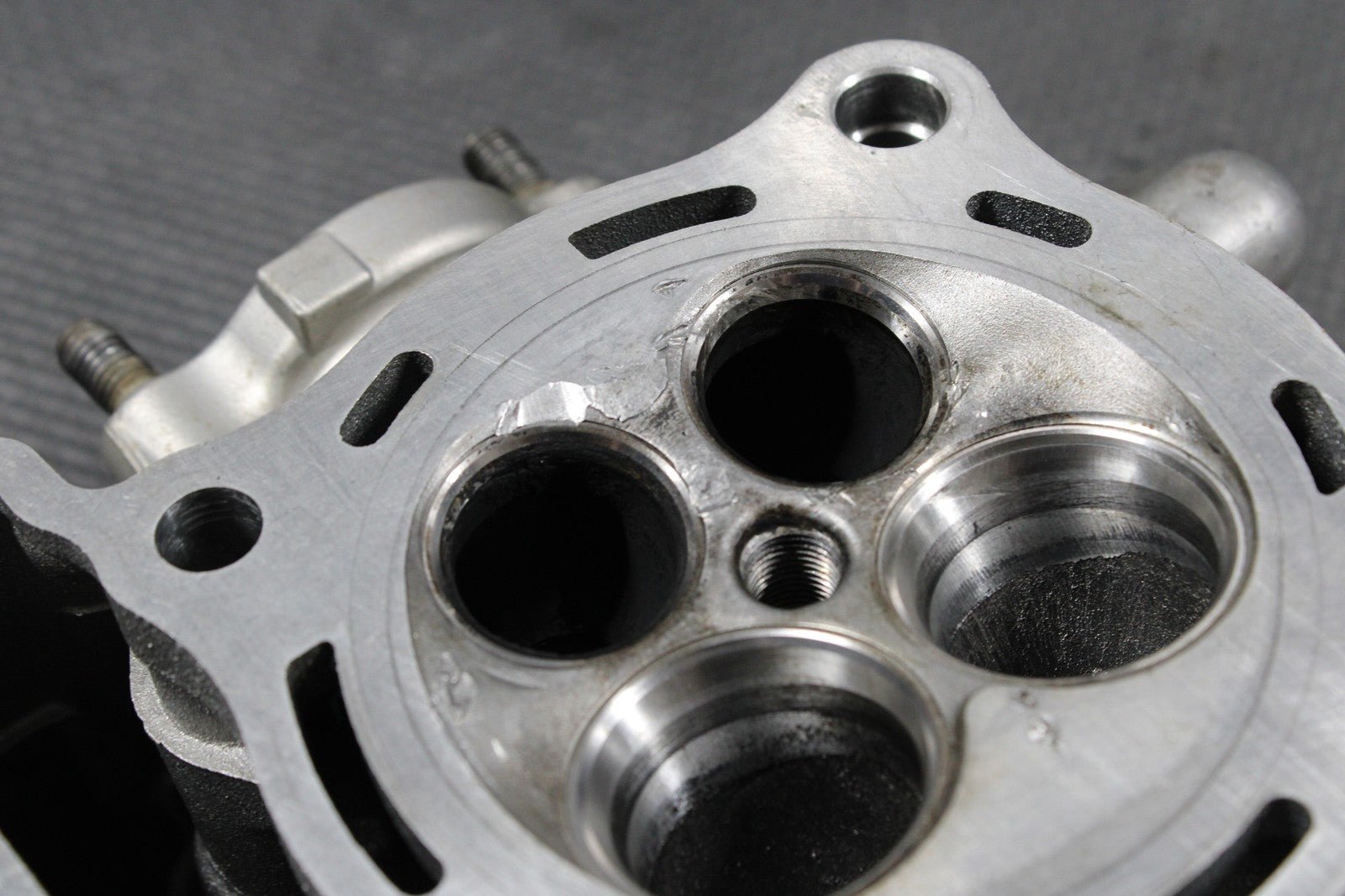 HONDA CRF250R OEM ENGINE MOTOR CYLINDER HEAD 12010 - K95 - AA0 REPAIR! - hggarage