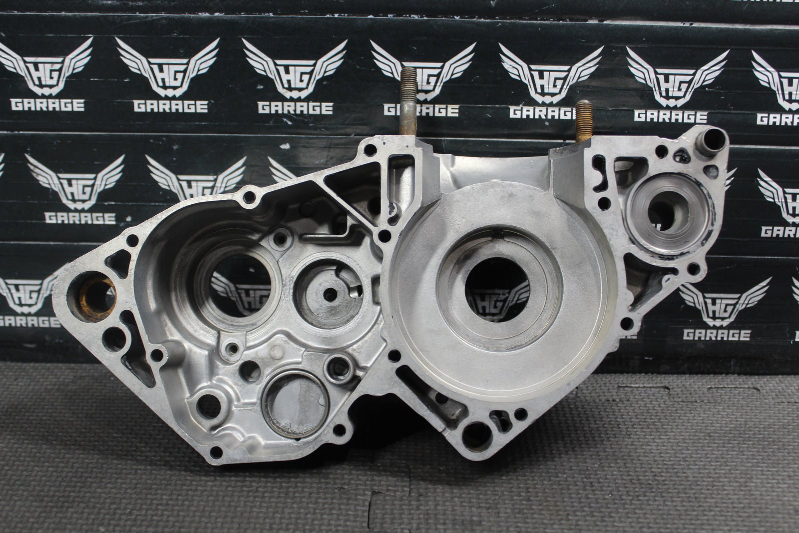 1997 SUZUKI RM250 OEM LEFT ENGINE MOTOR CRANKCASE CRANK CASE BLOCK 11300 - 37822 - hggarage