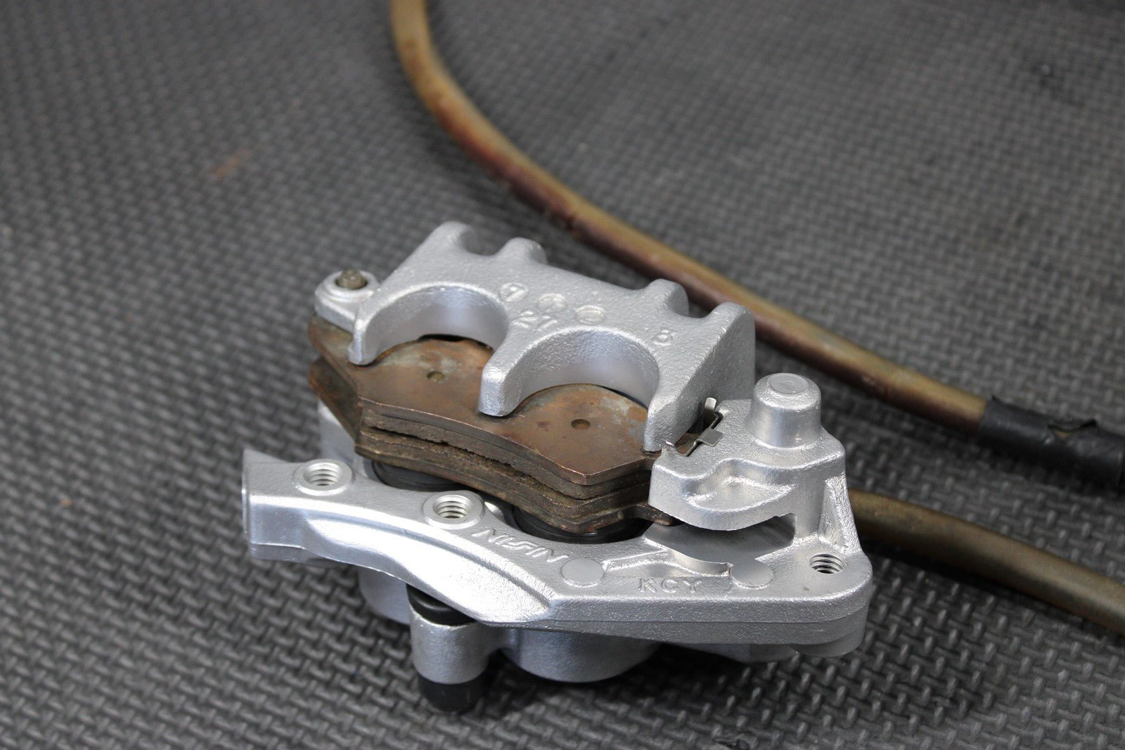 1998 HONDA 96 - 99 CR125R CR250R OEM NISSIN FRONT BRAKE CALIPER MASTER CYLINDER - hggarage