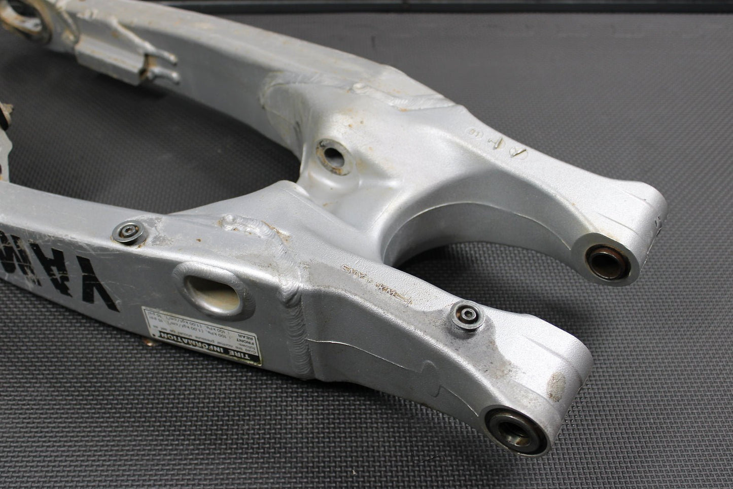 2002 Yamaha YZ426F OEM Swingarm Swing Arm Suspension 5NY - 22110 - 00 - 00 - hggarage