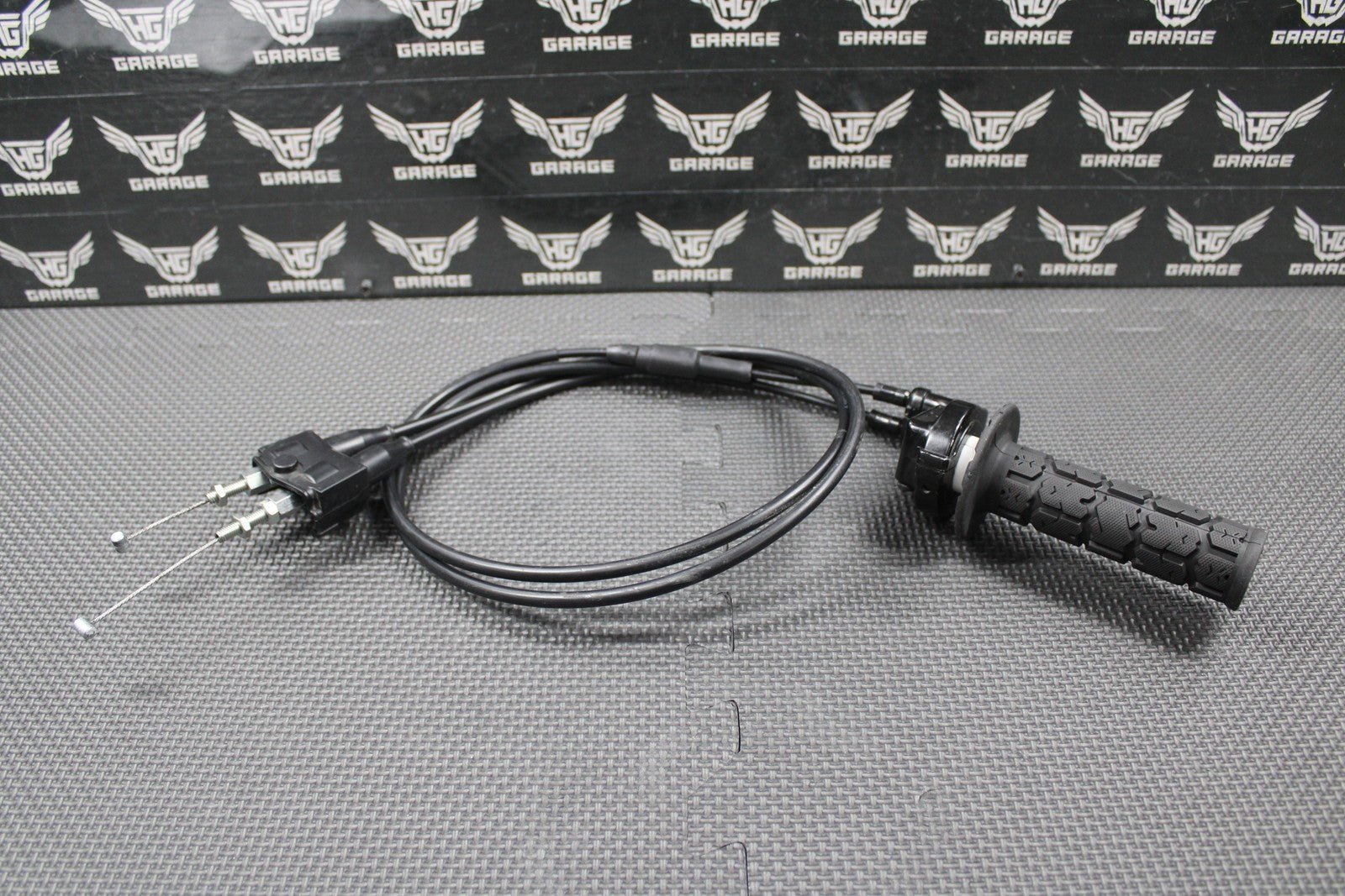 2019 2020 SUZUKI RMZ250 18 - 20 RMZ450 OEM THROTTLE GRIP HOUSING CASE W/ CABLES - hggarage
