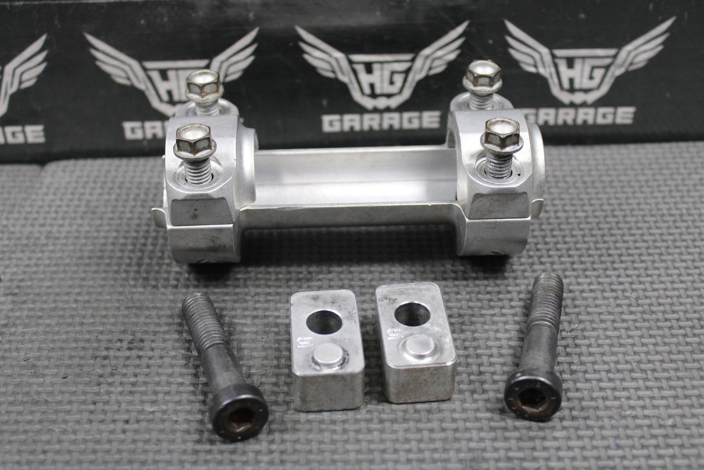 2004 KTM 125SX OEM FRONT FORK TRIPLE TREE HANDLEBAR BAR CLAMP 5900103930001 - hggarage