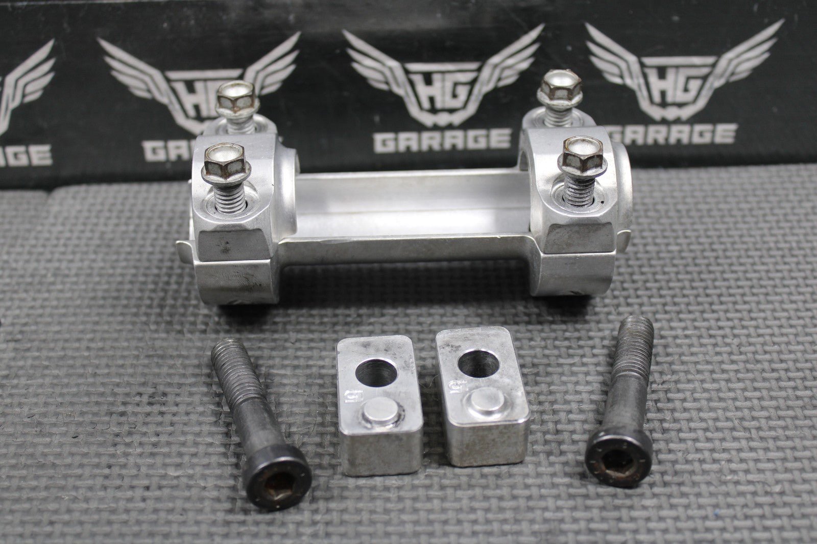 2004 KTM 125SX OEM FRONT FORK TRIPLE TREE HANDLEBAR BAR CLAMP 5900103930001 - hggarage