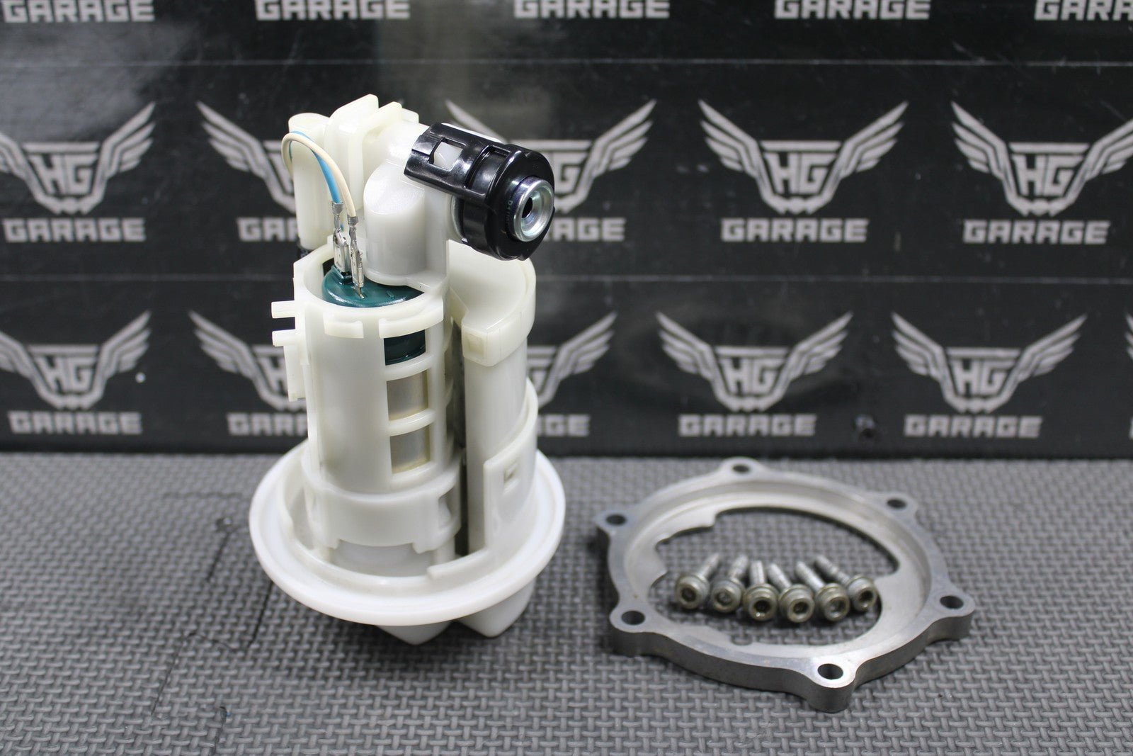 2020 YAMAHA 17 - 22 YZ250F YZ450F OEM GAS FUEL TANK PUMP UNIT 33D - 13907 - 02 - 00 GOOD - hggarage