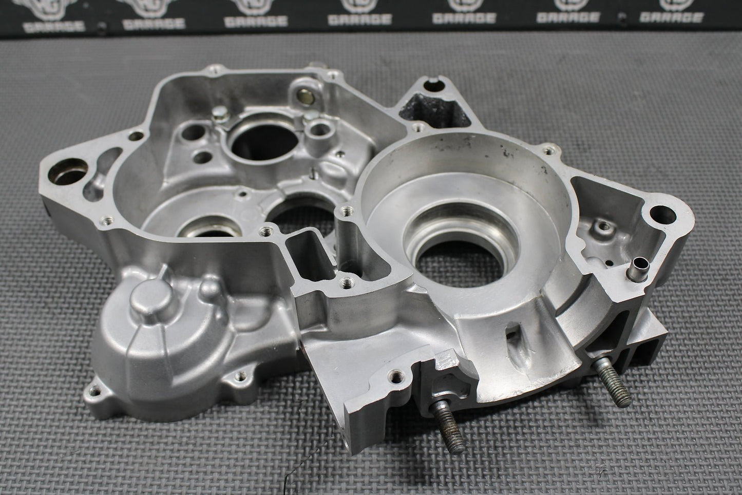 2000 99 - 02 HONDA CR125R OEM RIGHT ENGINE MOTOR CRANKCASE CRANK CASE 11100 - KZ4 - L1 - hggarage