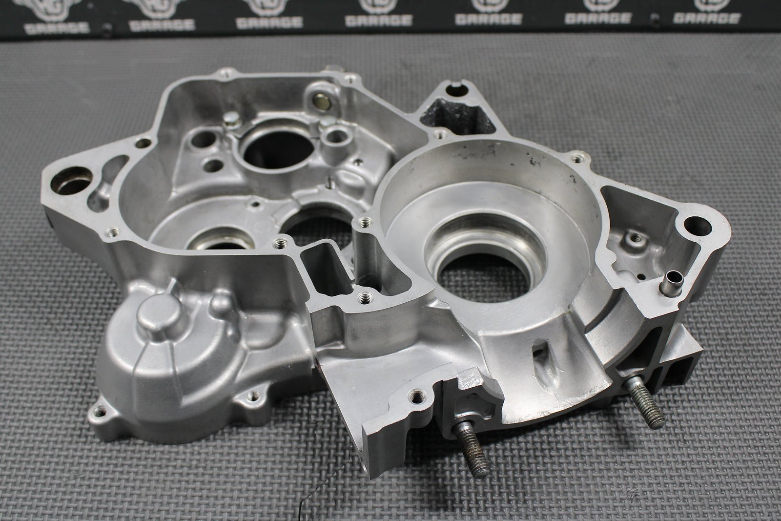 2000 99 - 02 HONDA CR125R OEM RIGHT ENGINE MOTOR CRANKCASE CRANK CASE 11100 - KZ4 - L1 - hggarage