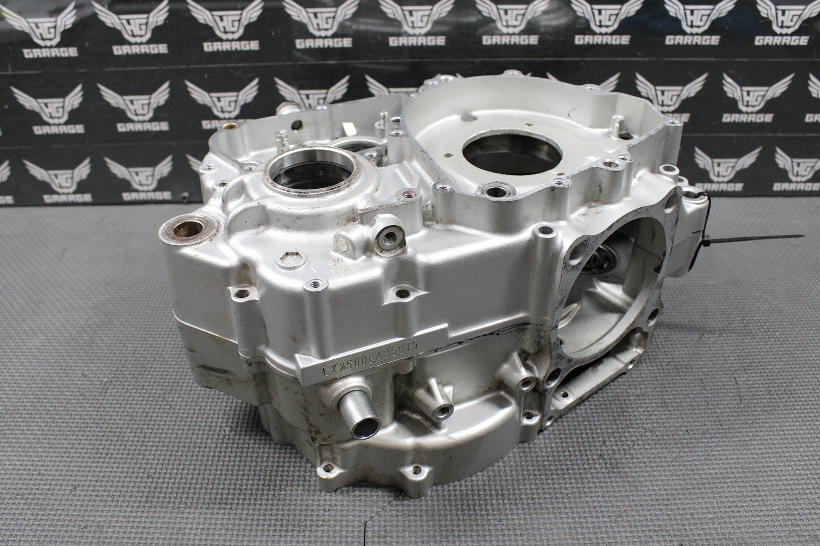 2009 KAWASAKI 09 - 14 KLX250 KLX250SF OEM ENGINE CRANKCASE CRANK CASES SET NICE! - hggarage