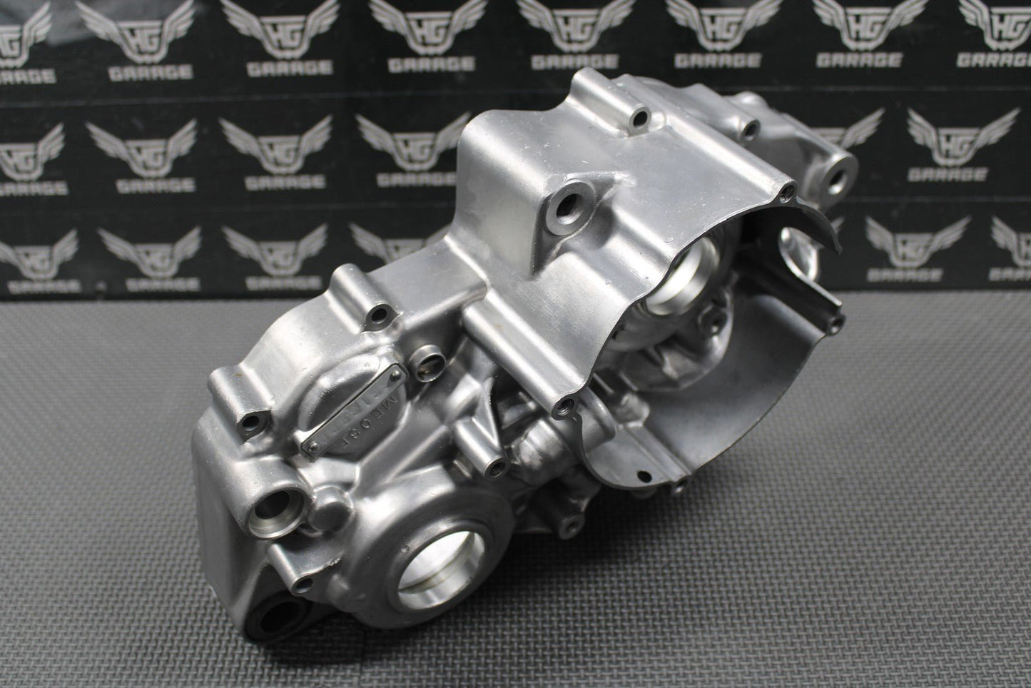 2000 2001 HONDA CR250R OEM LEFT ENGINE CRANKCASE CRANK CASE 11200 - KZ3 - P00 NICE!! - hggarage