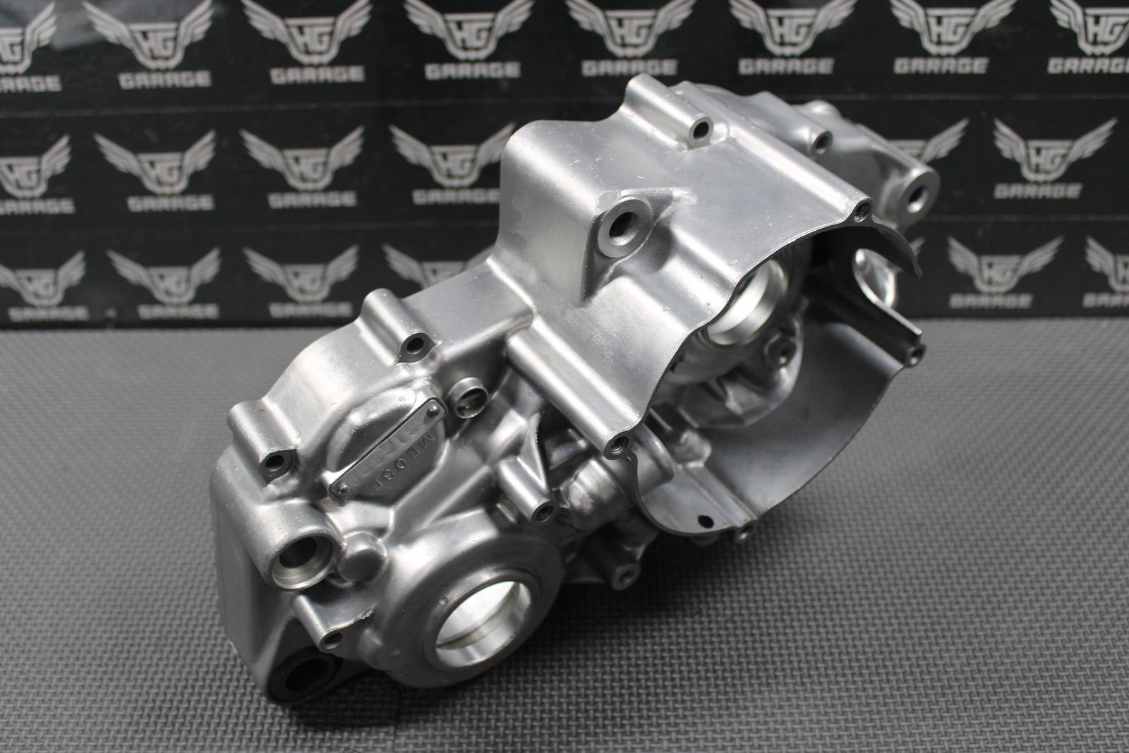 2000 2001 HONDA CR250R OEM LEFT ENGINE CRANKCASE CRANK CASE 11200 - KZ3 - P00 NICE!! - hggarage