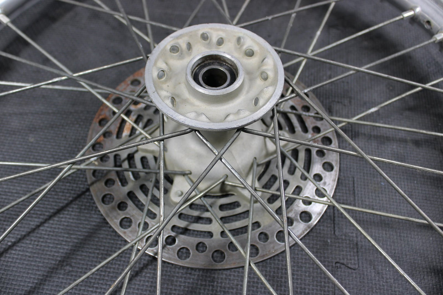 1999 SUZUKI 96 - 00 RM125 RM250 OEM FRONT WHEEL RIM 54111 - 36E10 55311 - 36E00 - hggarage