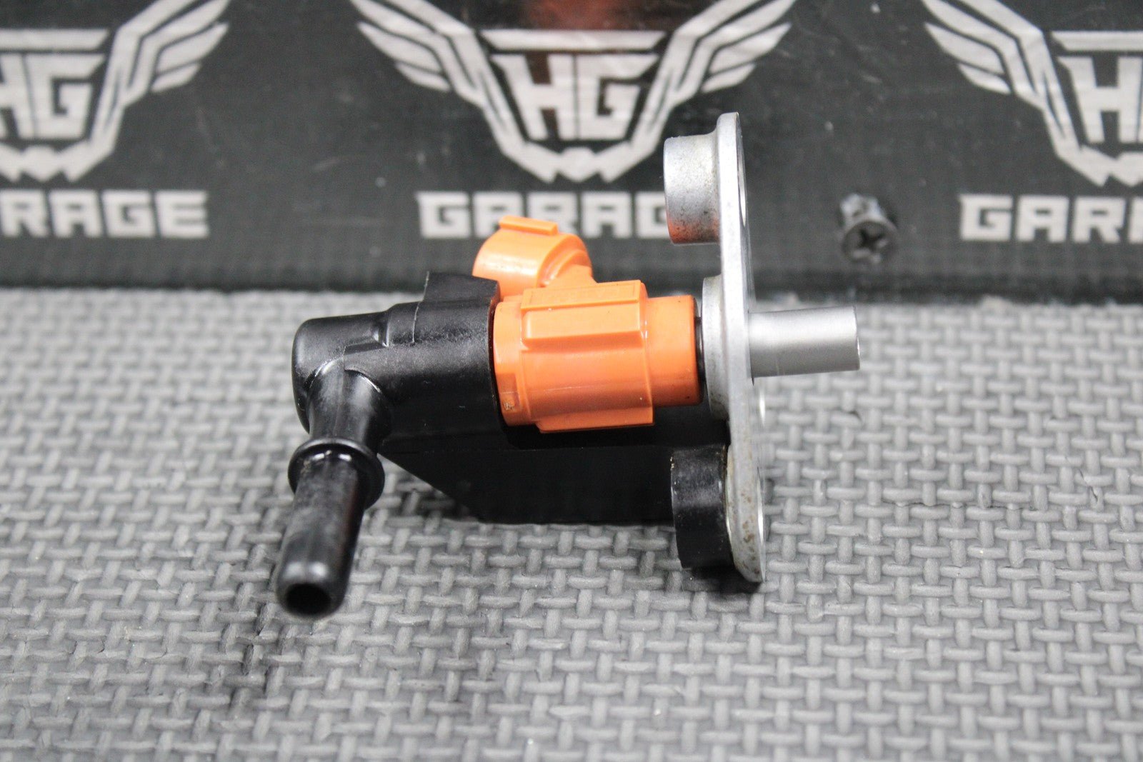 2020 SUZUKI 19 - 25 RMZ250 OEM FUEL INJECTOR AIRBOX MOUNT NOZZLE 15710 - 46K10 GOOD! - hggarage