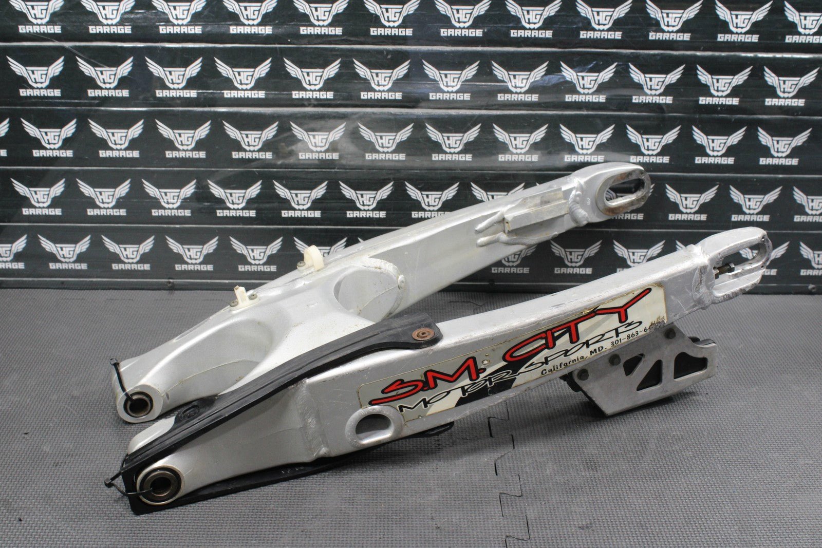 2002 YAMAHA YZ250 OEM 2T SWINGARM SWING ARM SUSPENSION REAR ARM 5NY - 22110 - 00 - 00 - hggarage