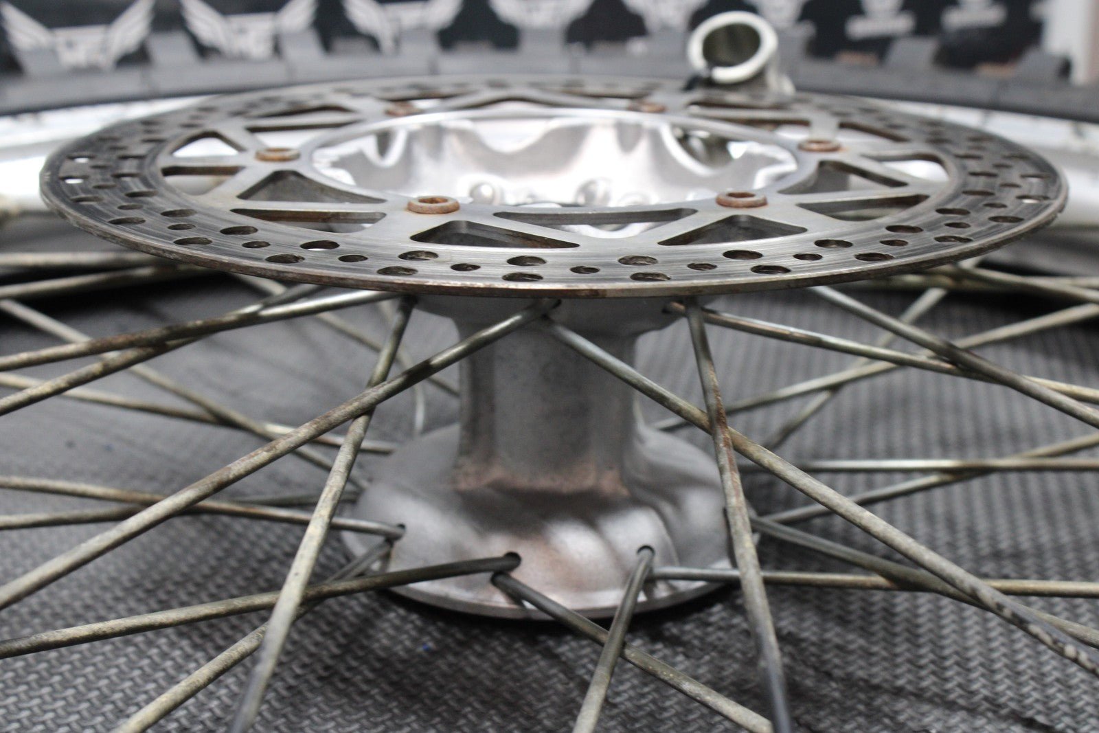 2001 YAMAHA YZ250F OEM FRONT WHEEL RIM 4SS - 25111 - 01 - 00 94416 - 21002 - 00 - hggarage
