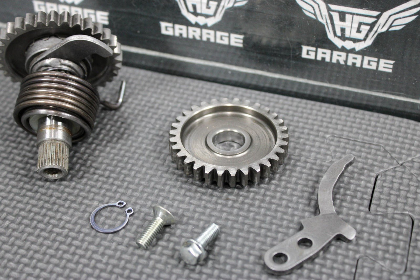 2004 KAWASAKI KX65 00 - 22 OEM KICKSTART KICK START SHAFT W IDLER GEAR ASSEMBLY - hggarage