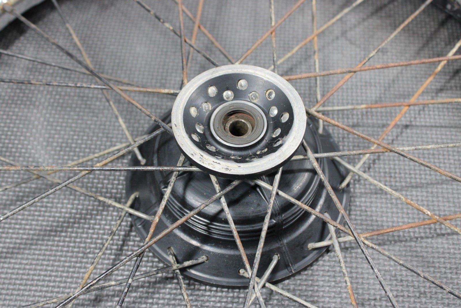1997 YAMAHA RT100 OEM FRONT WHEEL RIM 248 - 25111 - 00 - 98 94414 - 18545 - 00 - hggarage