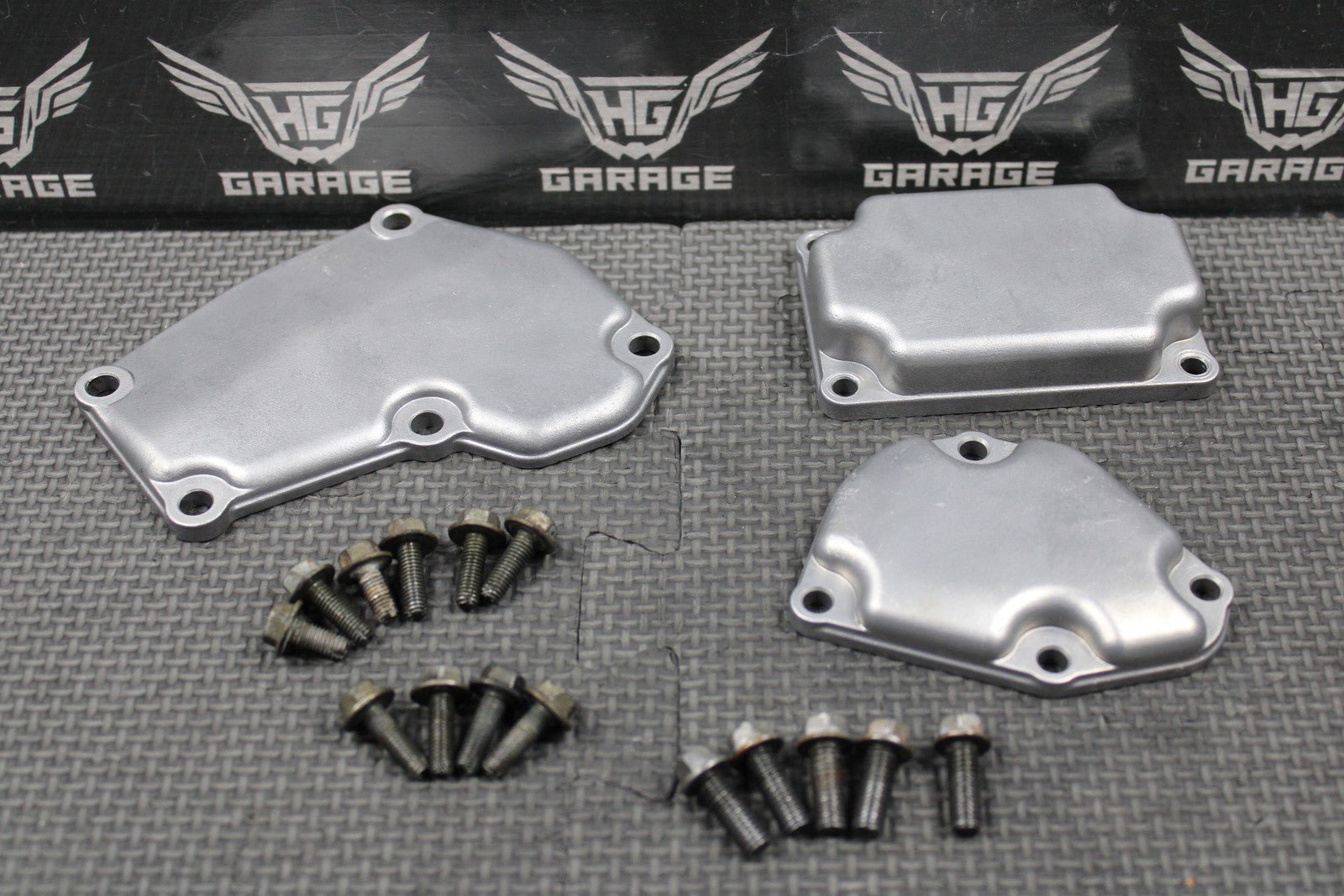 1999 SUZUKI 98 - 99 RM250 OEM POWER VALVE CYLINDER SIDE COVER COVERS & BOLTS - hggarage