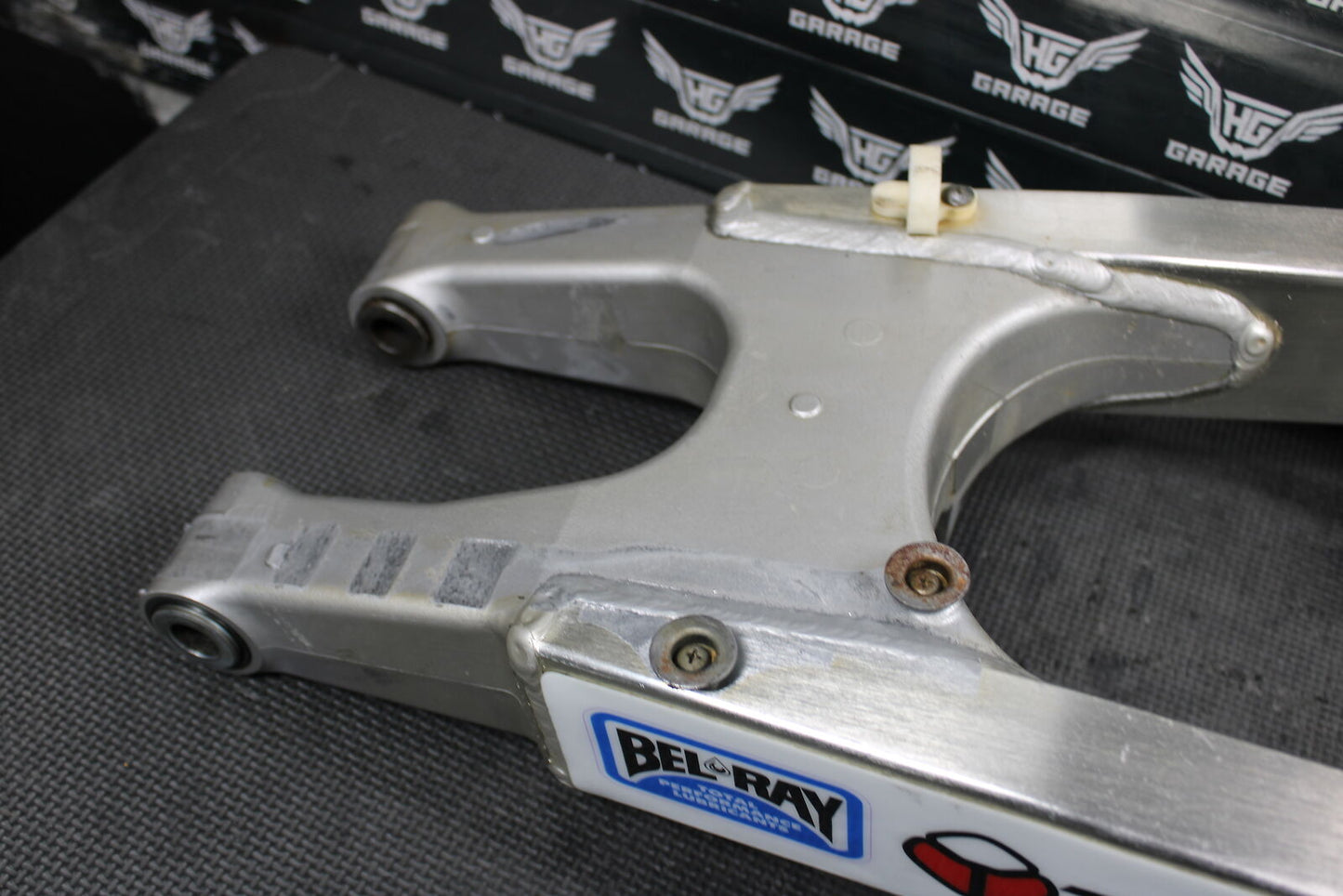 2004 SUZUKI RM125 RM250 K4 OEM SWINGARM SWING ARM SUSPENSION 61000-37F30