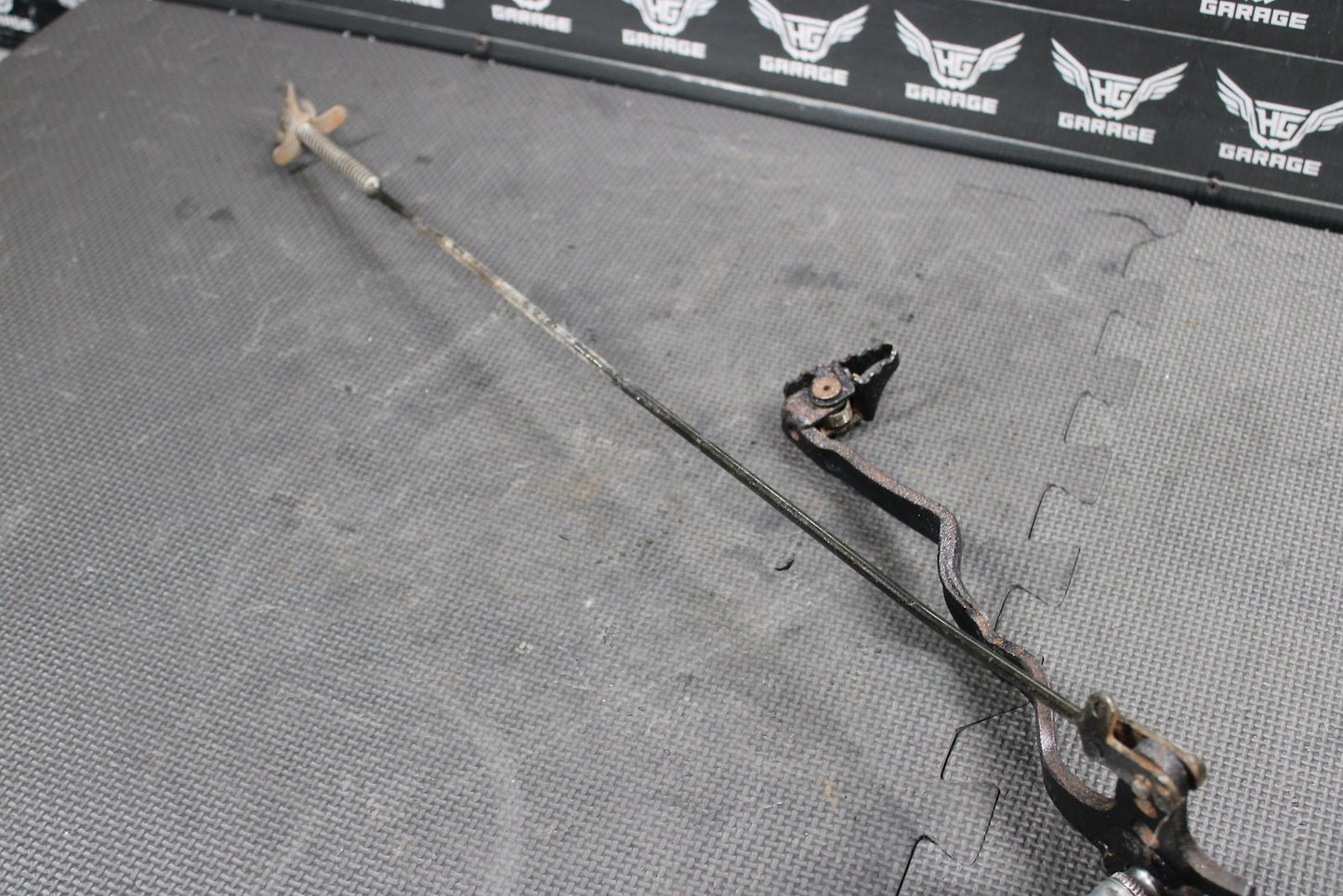 1986 HONDA XR250R OEM REAR BACK BRAKE PEDAL W ROD ASSEMBLY - hggarage