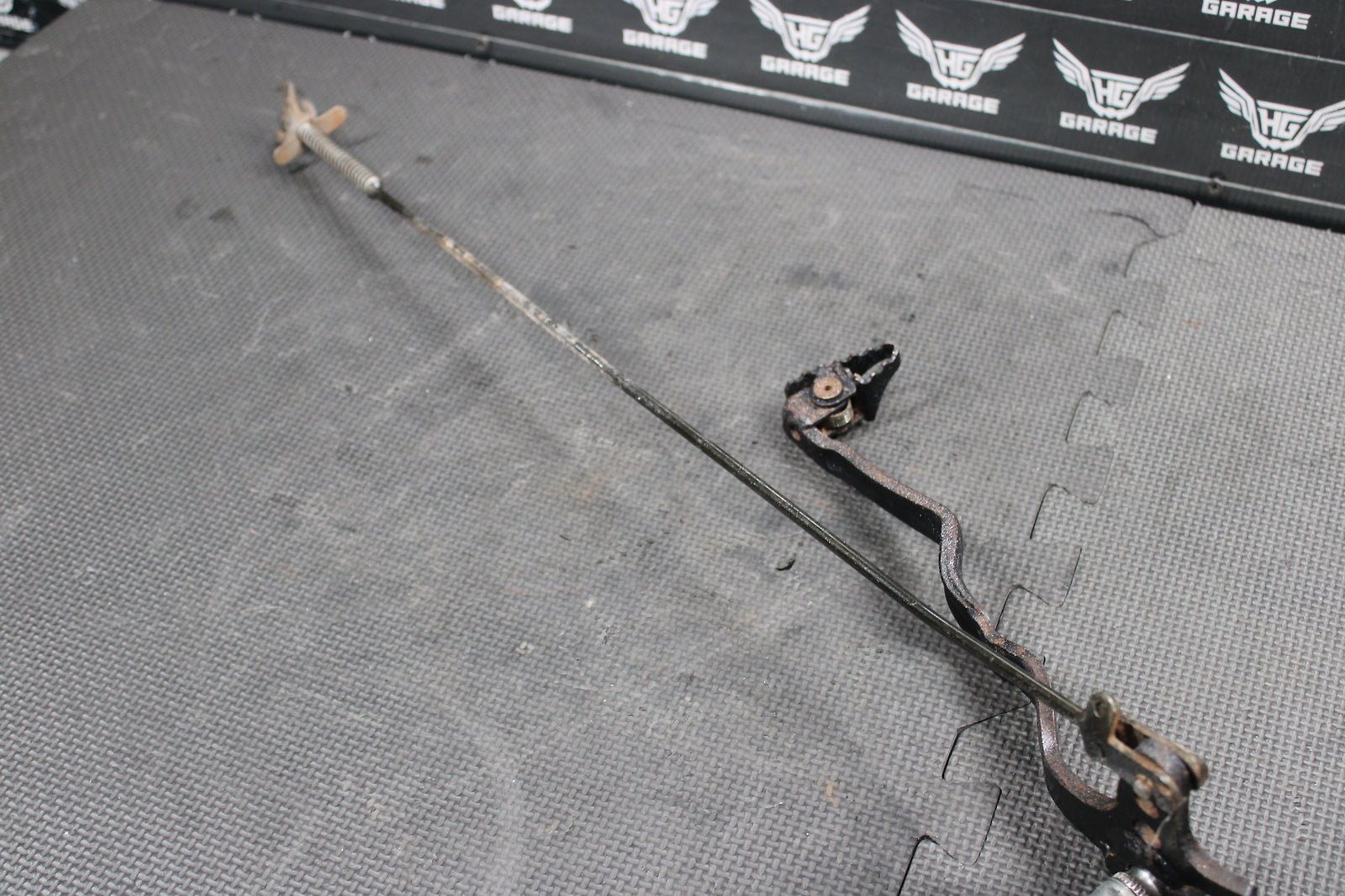 1986 HONDA XR250R OEM REAR BACK BRAKE PEDAL W ROD ASSEMBLY - hggarage