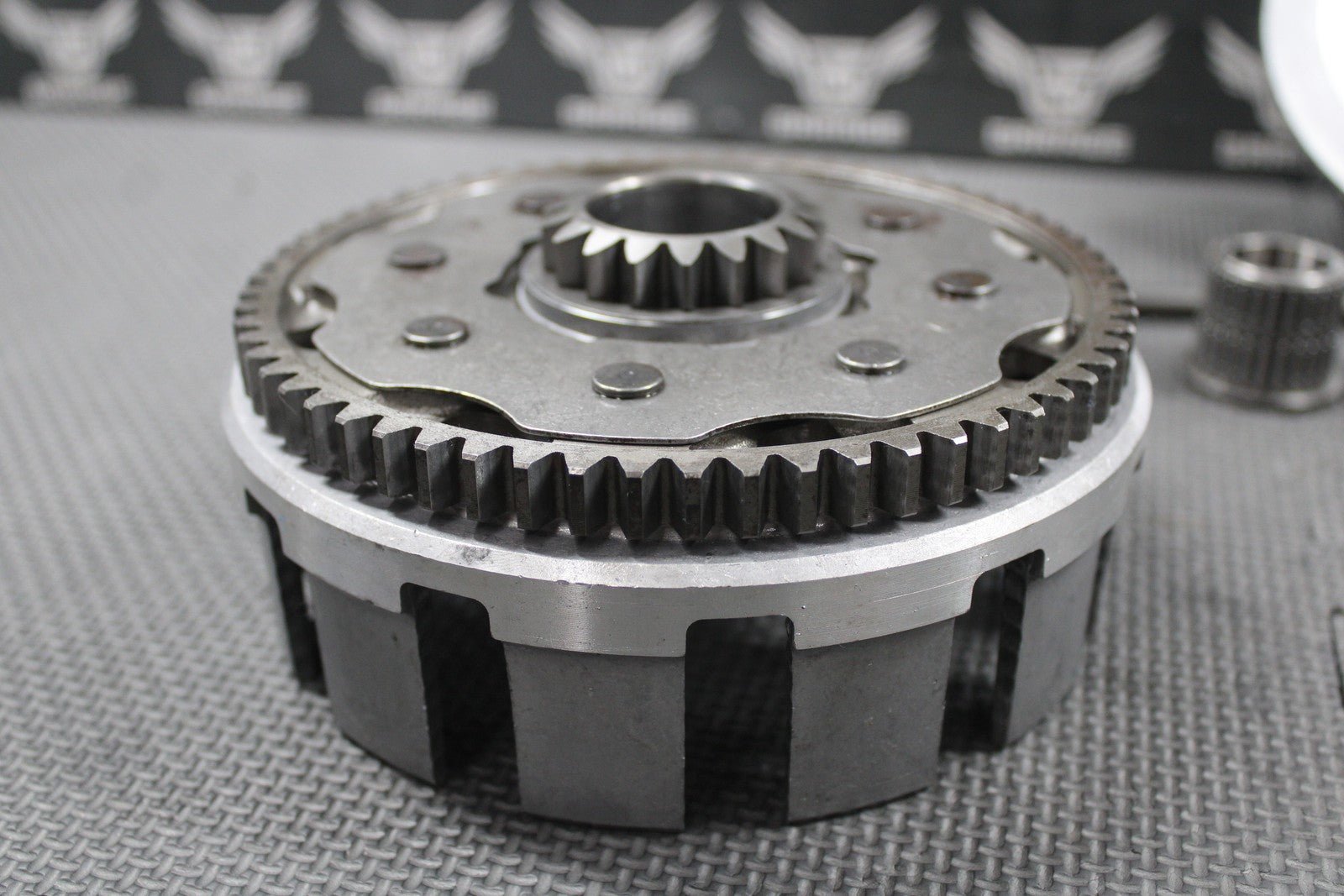 2001 HONDA 92 - 07 CR250R OEM CLUTCH BASKET PRESSURE PLATE CENTER HUB 22100 - KSK - 67 - hggarage