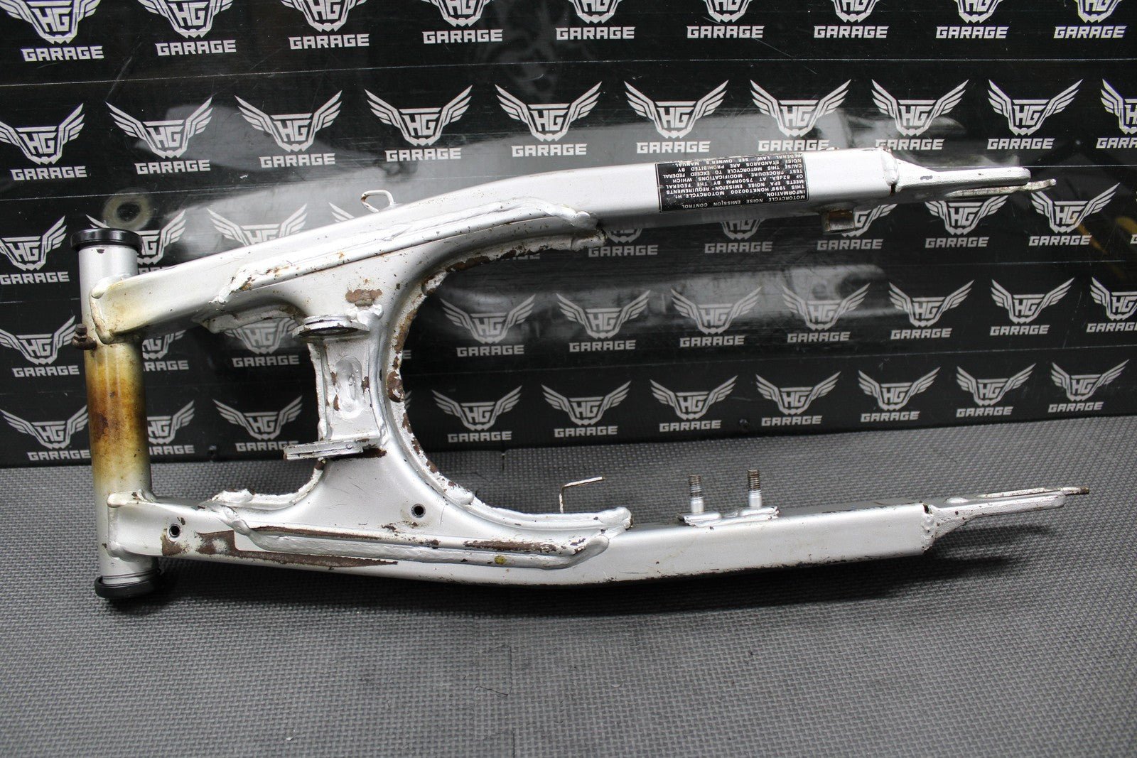 1999 HONDA XR200R 91 - 99 OEM SWINGARM SWING ARM REAR SUSPENSION 52100 - KT0 - 870 - hggarage