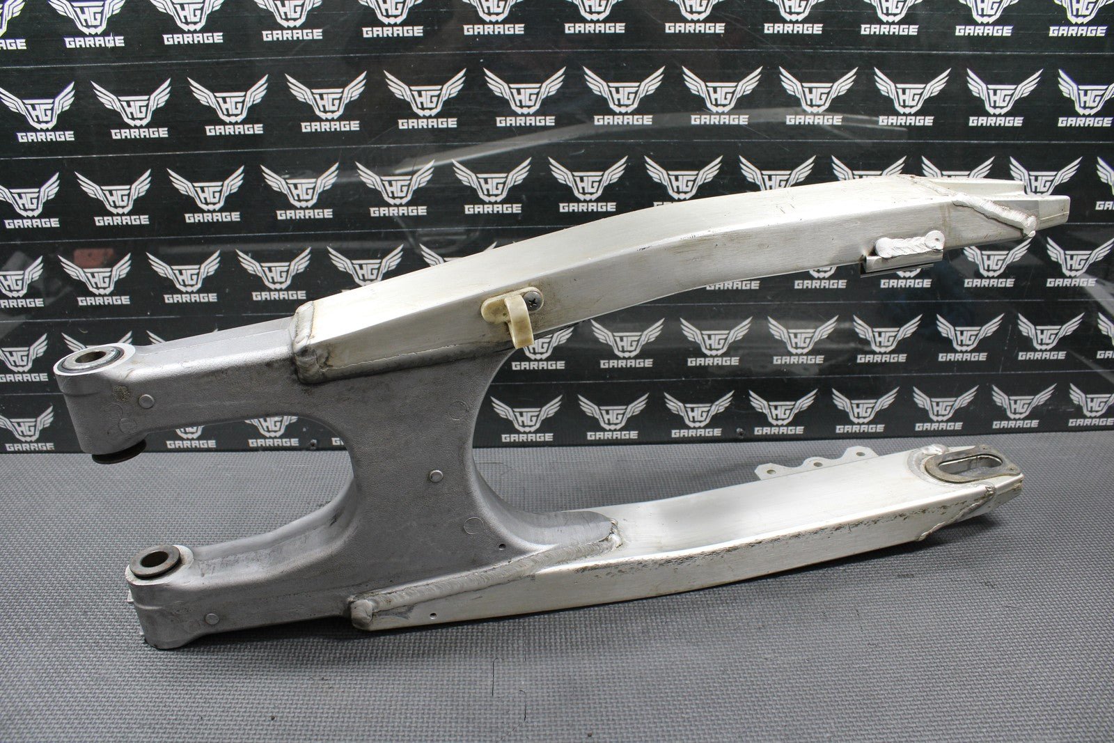 1998 SUZUKI RM125 RM250 MODEL W OEM SWINGARM SWING ARM SUSPENSION 61000 - 37E00 - hggarage