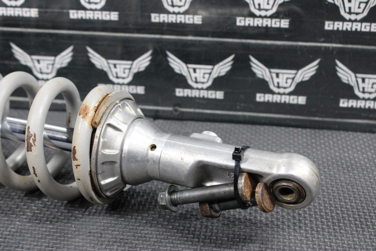 2006 YAMAHA YZ450F OEM REAR BACK SHOCK ABSORBER SUSPENSION 2S2 - 22200 - 00 - 00 - hggarage