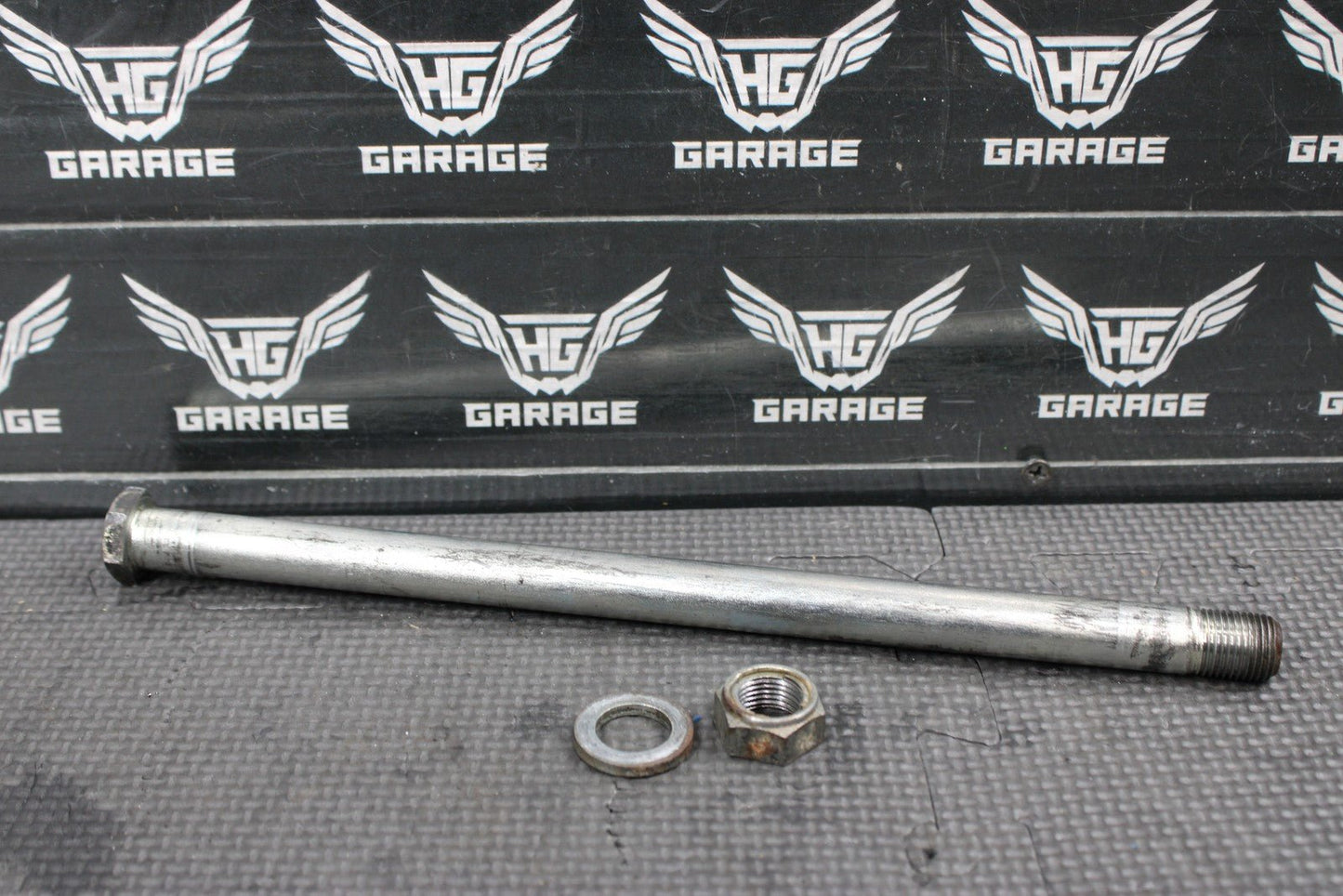 1991 YAMAHA 87 - 06 BANSHEE 350 OEM REAR SWINGARM BACK SUSPENSION PIVOT BOLT - hggarage