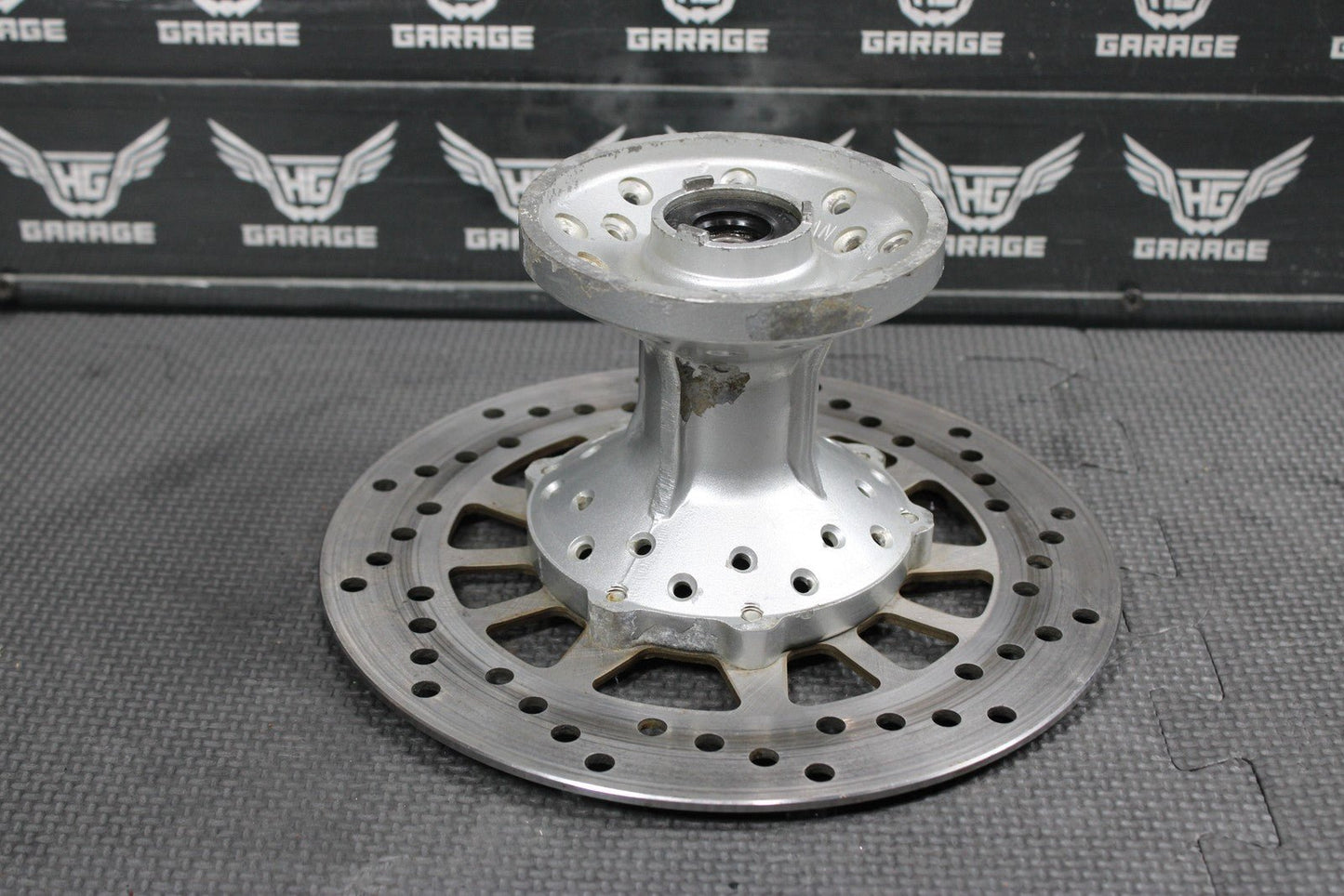 2002 YAMAHA 99 - 04 TTR225 05 - 22 TTR230 OEM FRONT WHEEL RIM HUB 4AN - F5111 - 10 - 35 - hggarage