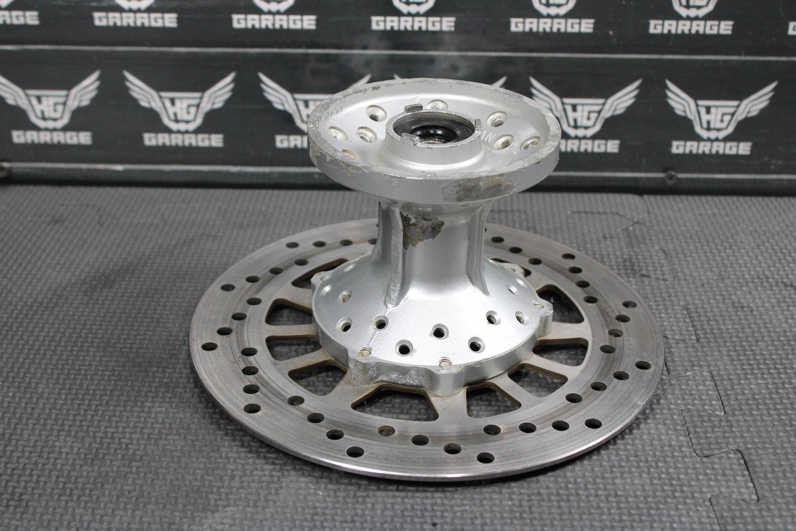 2002 YAMAHA 99 - 04 TTR225 05 - 22 TTR230 OEM FRONT WHEEL RIM HUB 4AN - F5111 - 10 - 35 - hggarage