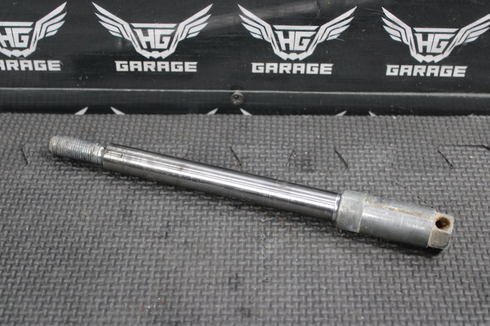 1998 HONDA XR200R 85 - 88 / 1990 1991 / 93 - 02 OEM FRONT WHEEL RIM AXLE PIVOT BOLT - hggarage
