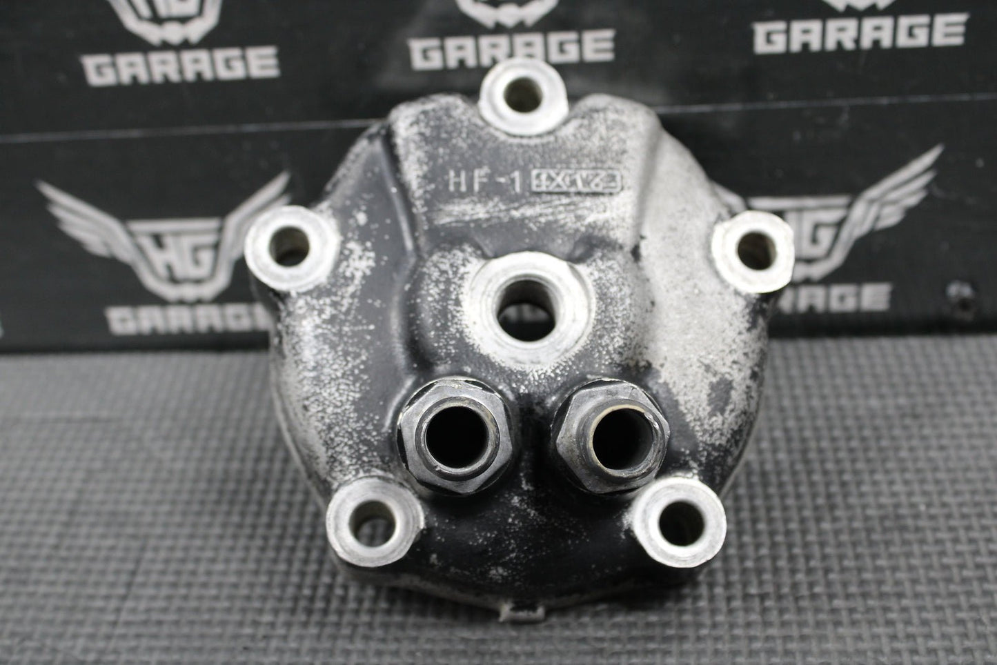 1985 HONDA CR125R OEM ENGINE MOTOR CYLINDER HEAD COVER CAP DOME 12200 - KA3 - 760 - hggarage