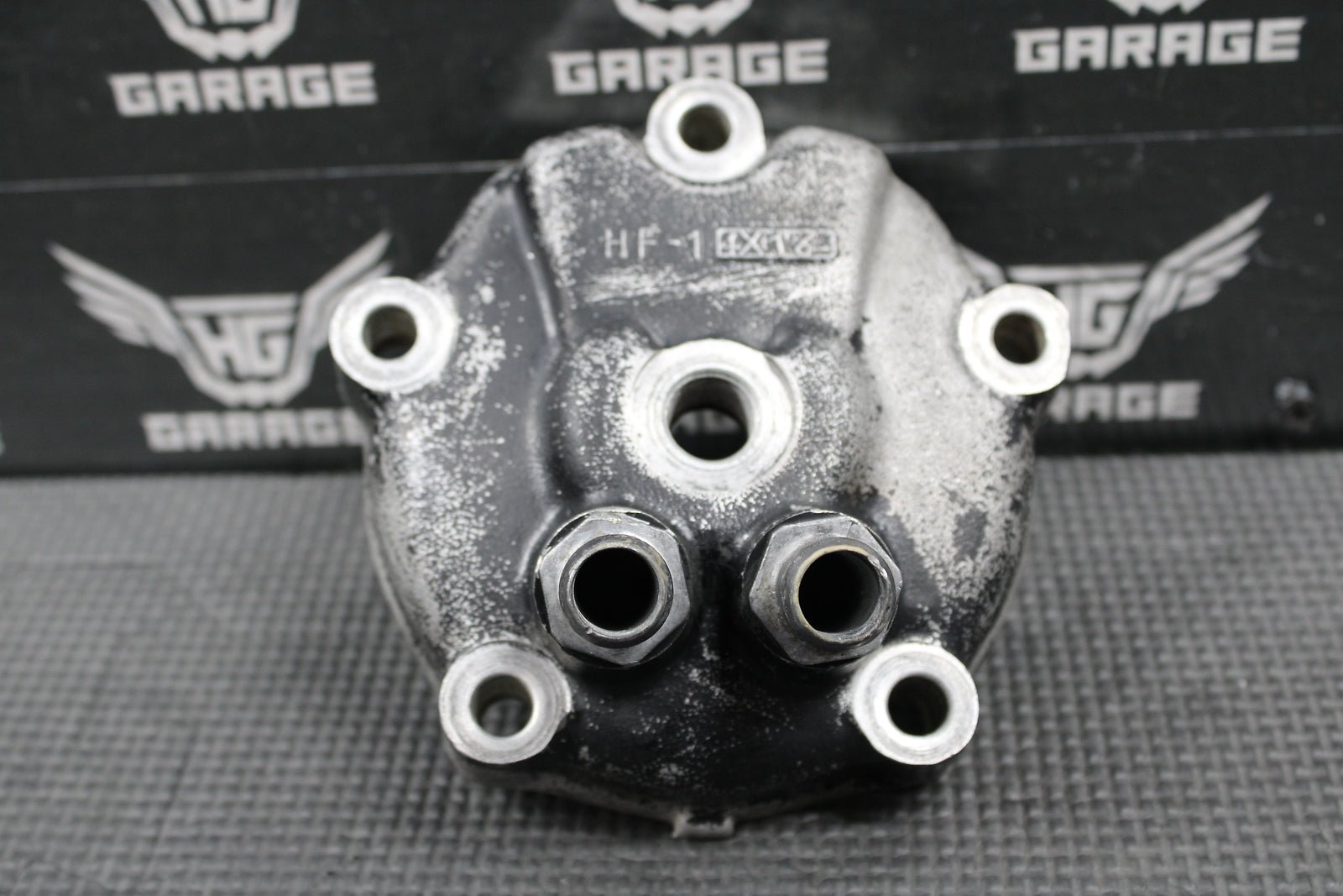 1985 HONDA CR125R OEM ENGINE MOTOR CYLINDER HEAD COVER CAP DOME 12200 - KA3 - 760 - hggarage