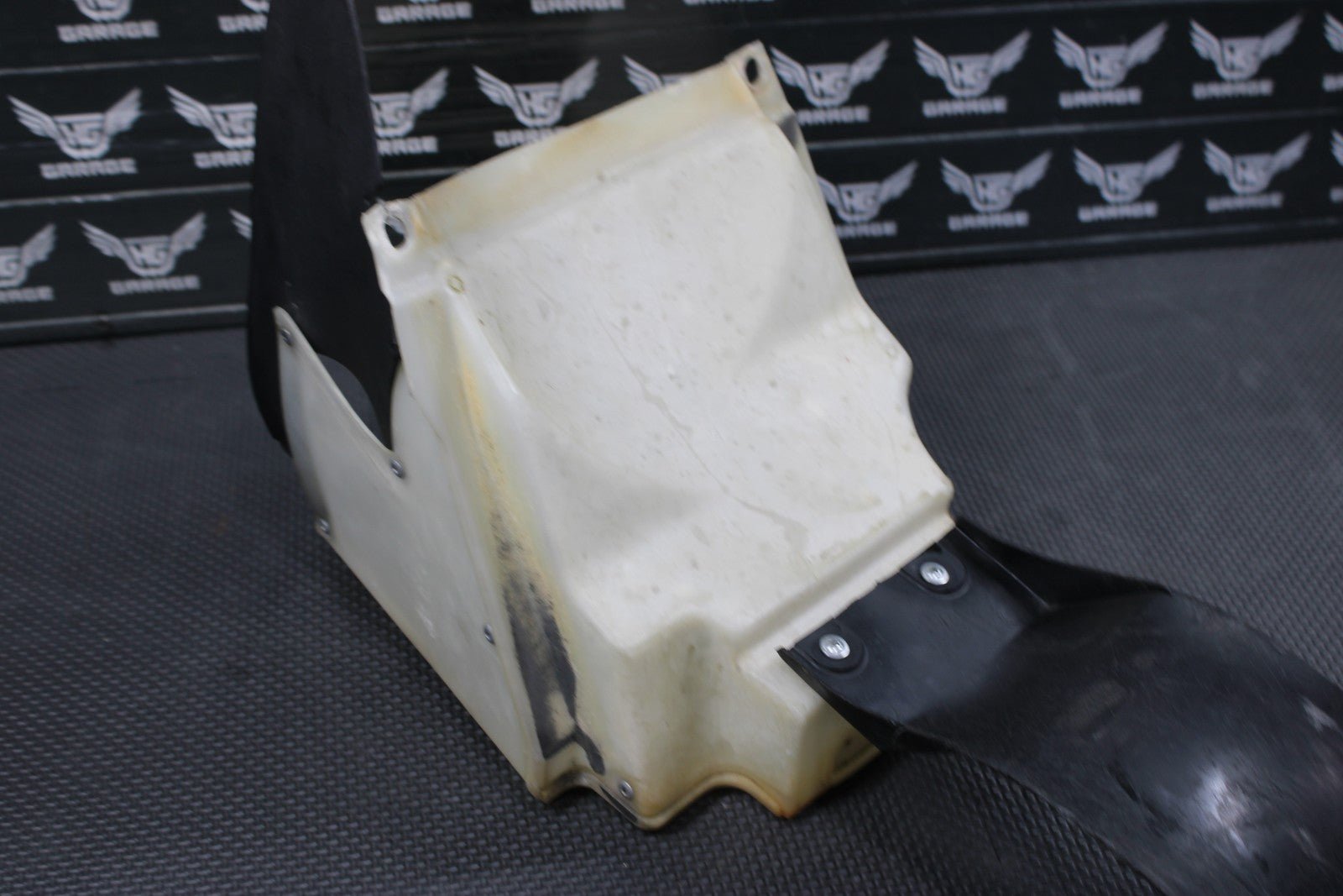 1998 HONDA CR125R OEM AIRBOX INTAKE AIR CLEANER CASE 17210 - KZ4 - J00 - hggarage