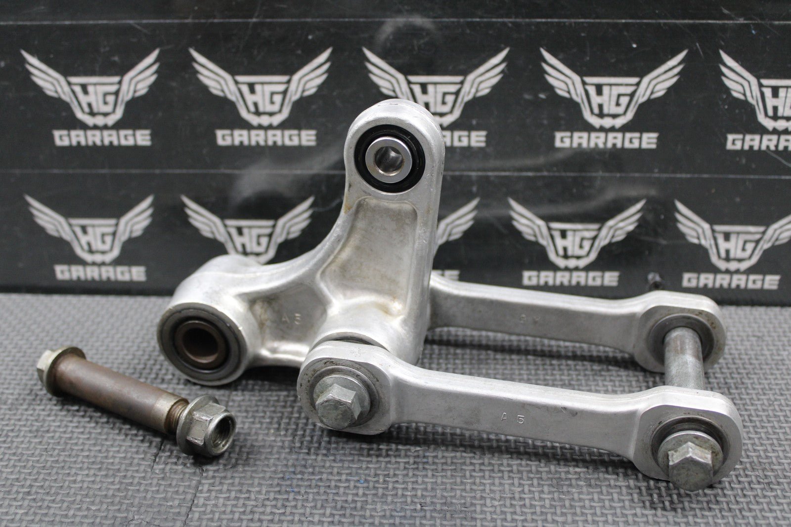 1999 SUZUKI 98 - 99 RM250 OEM REAR SHOCK SWINGARM LINKAGE LEVER 62600 - 37820 NICE! - hggarage