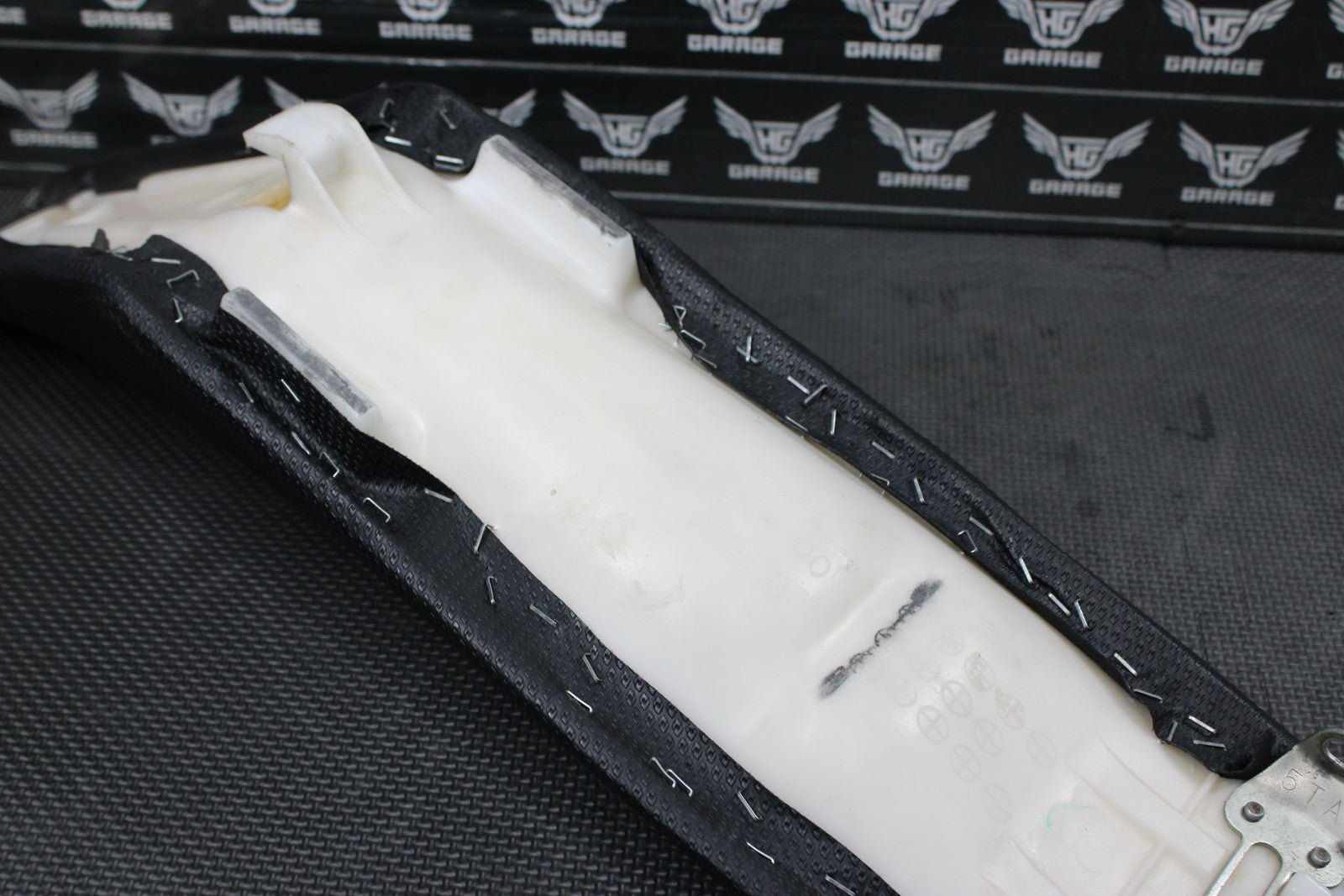 2005 YAMAHA 04 - 05 YZ450F OEM SEAT SADDLE CUSHION PAN 5XD - 24710 - 00 - 00 - hggarage