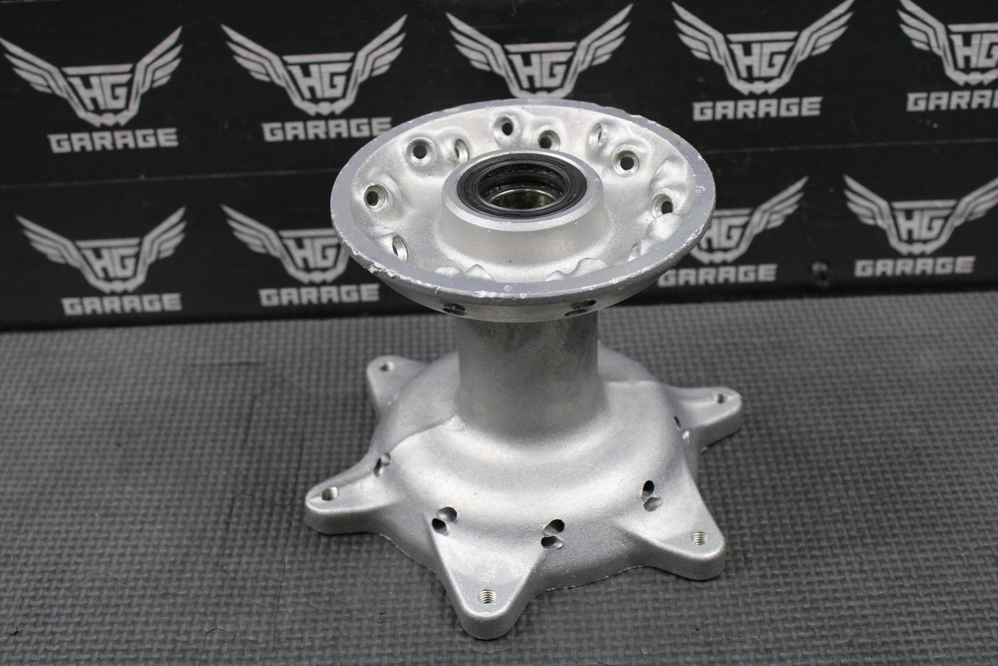 2000 97 - 00 SUZUKI RM125 RM250 OEM FRONT WHEEL HUB 54111 - 36E10 - hggarage