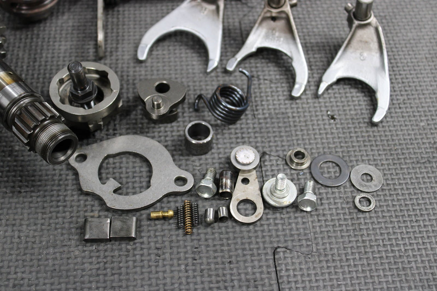 2008 YAMAHA YZ450F OEM ENGINE TRANSMISSION TRANNY ASSEMBLY GEARS - hggarage