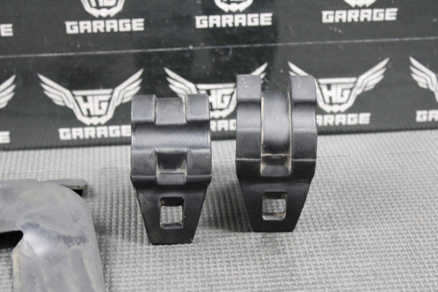 2002 HONDA XR200R 86 - 02 OEM GAS FUEL TANK SEAT FRAME DAMPER RUBBER MOUNTS GUARDS - hggarage
