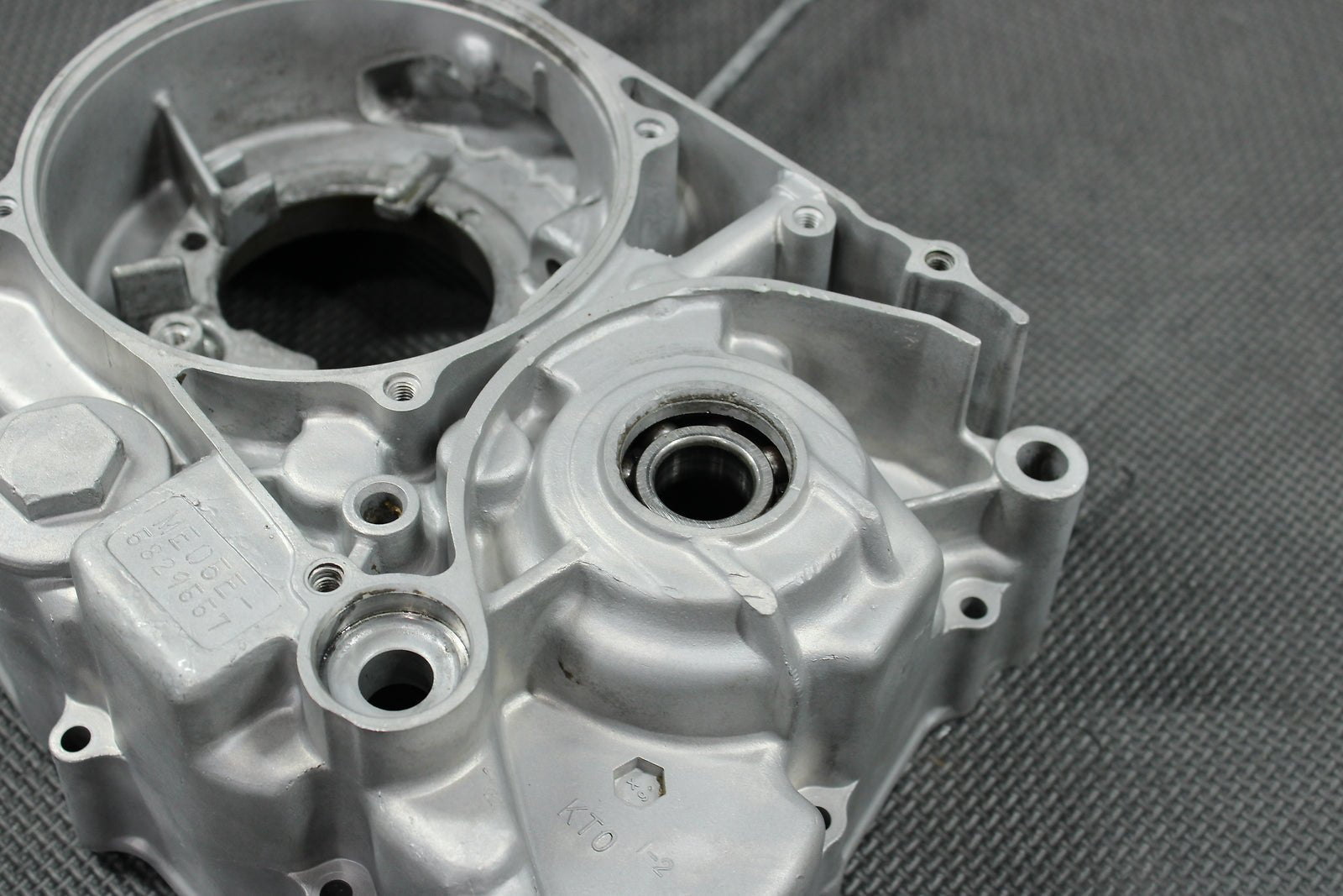 2002 Honda XR200R 93 - 02 OEM Left Engine Motor Crankcase Crank - hggarage