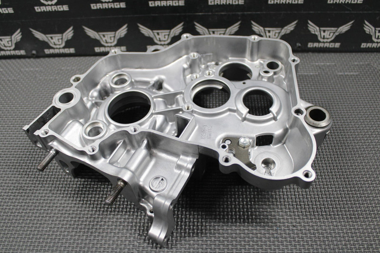 2005 05 - 07 HONDA CR125R OEM RIGHT ENGINE CRANKCASE CRANK CASE HALF 04921 - KSR - 730 - hggarage