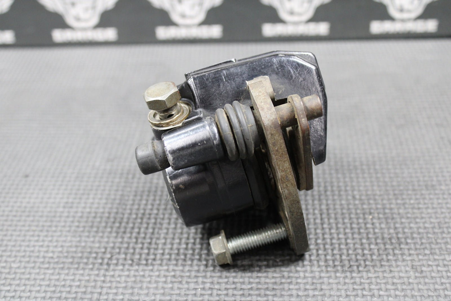 1984 1985 KAWASAKI KX80 OEM FRONT DISC BRAKE CALIPER & BRACKET 43041 - 1559 - hggarage