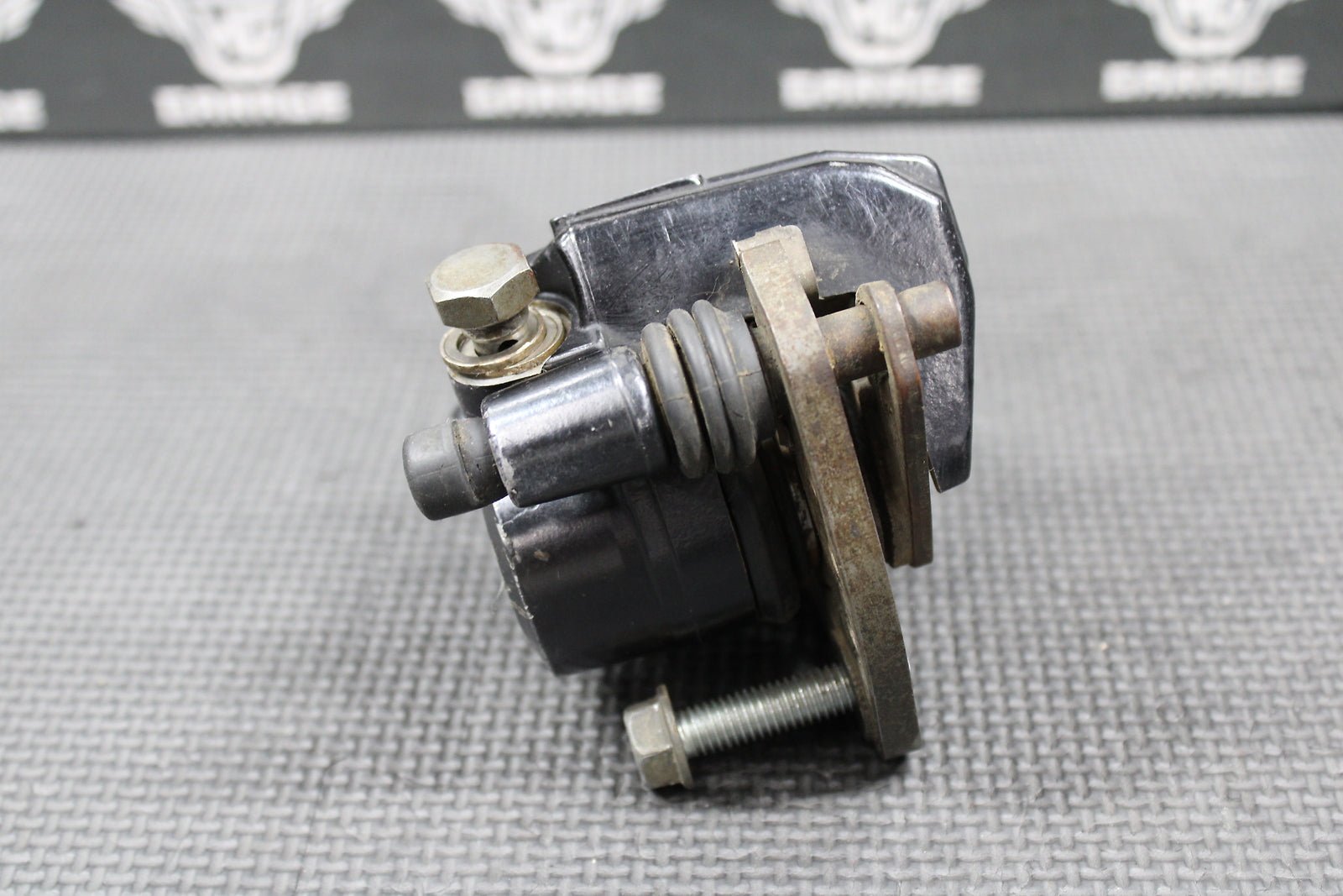 1984 1985 KAWASAKI KX80 OEM FRONT DISC BRAKE CALIPER & BRACKET 43041 - 1559 - hggarage
