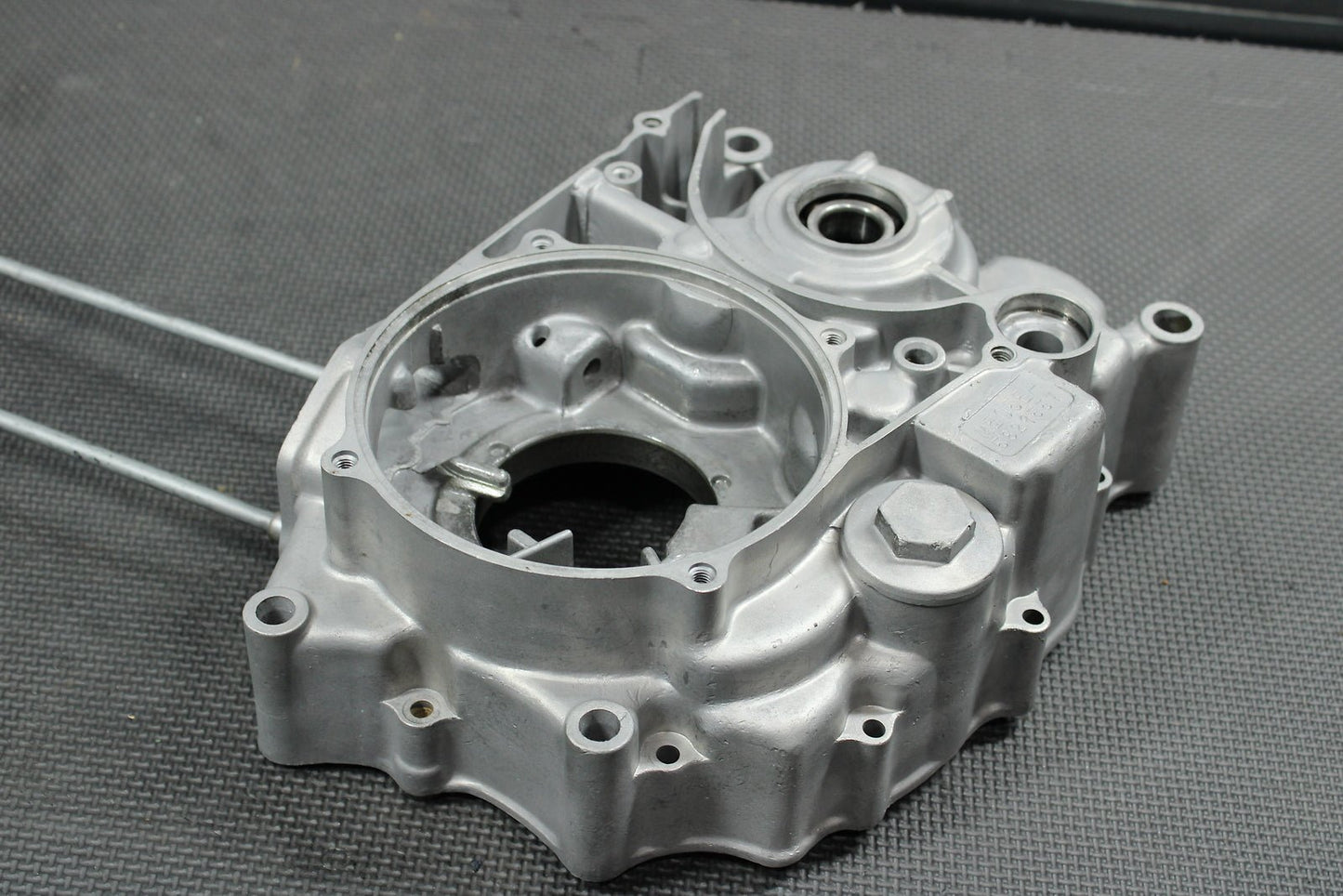 2002 Honda XR200R 93 - 02 OEM Left Engine Motor Crankcase Crank - hggarage