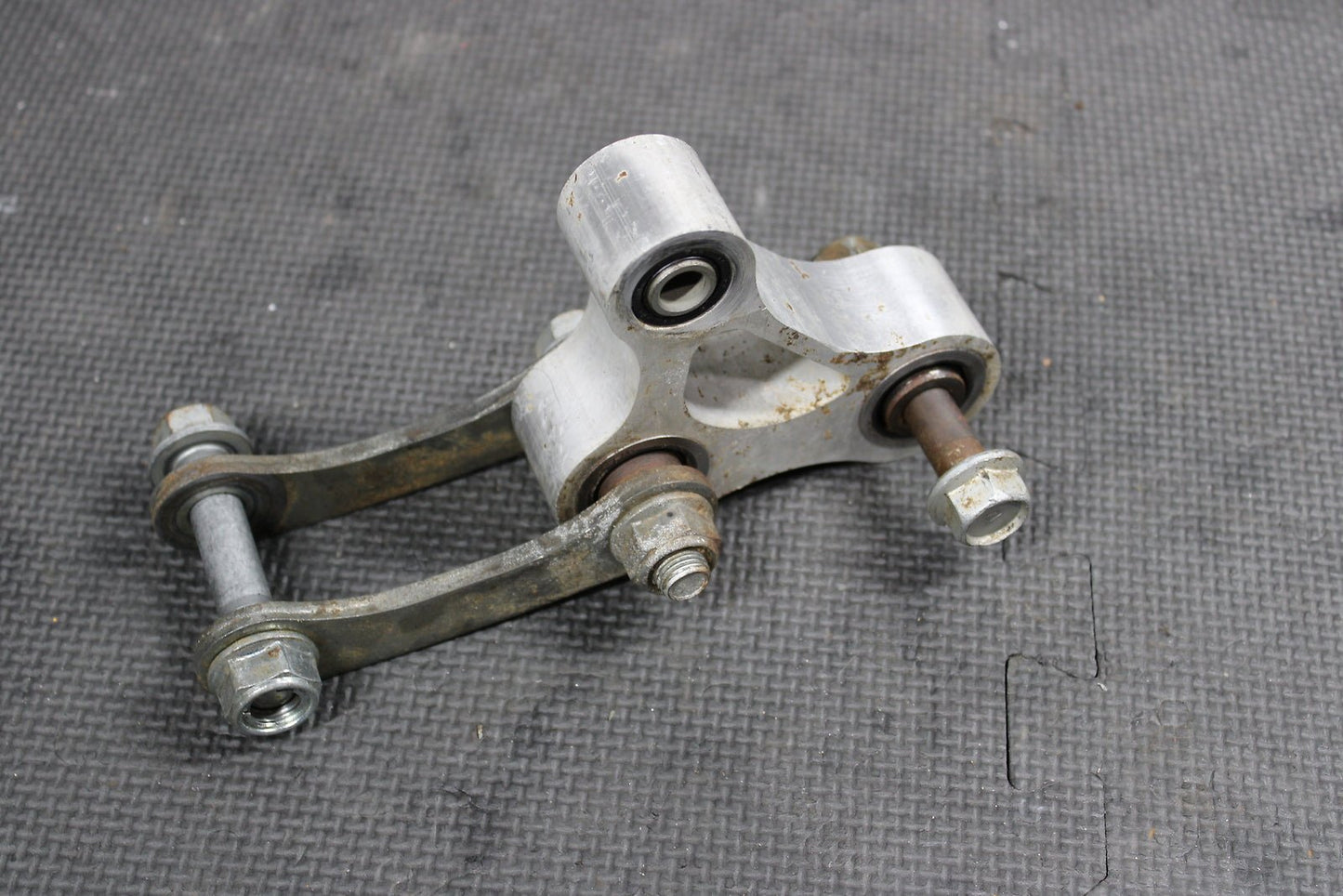 1999 HONDA 99 - 02 CR80R CR80RB OEM REAR SHOCK LINKAGE LINKS 52465 - GBF - J20 - hggarage