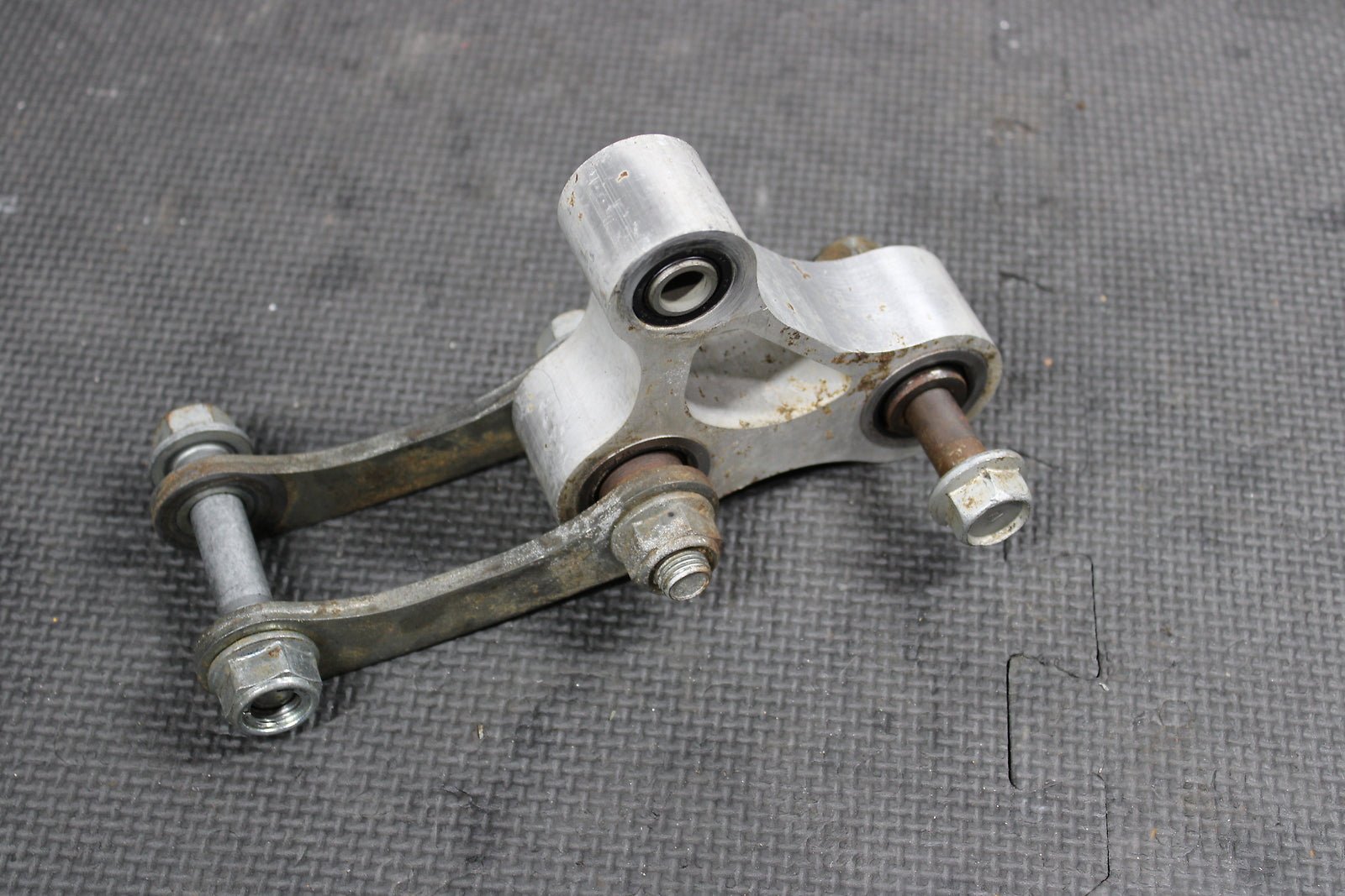 1999 HONDA 99 - 02 CR80R CR80RB OEM REAR SHOCK LINKAGE LINKS 52465 - GBF - J20 - hggarage