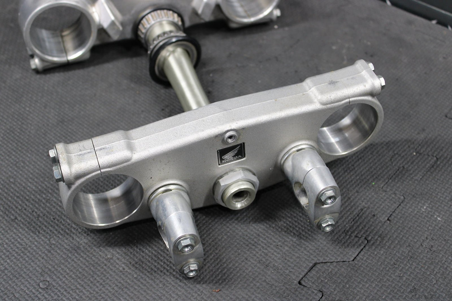 2006 HONDA CR125R 05 - 07 OEM FRONT FORKS LOWER UPPER TRIPLE TREE STEM CLAMP NICE! - hggarage